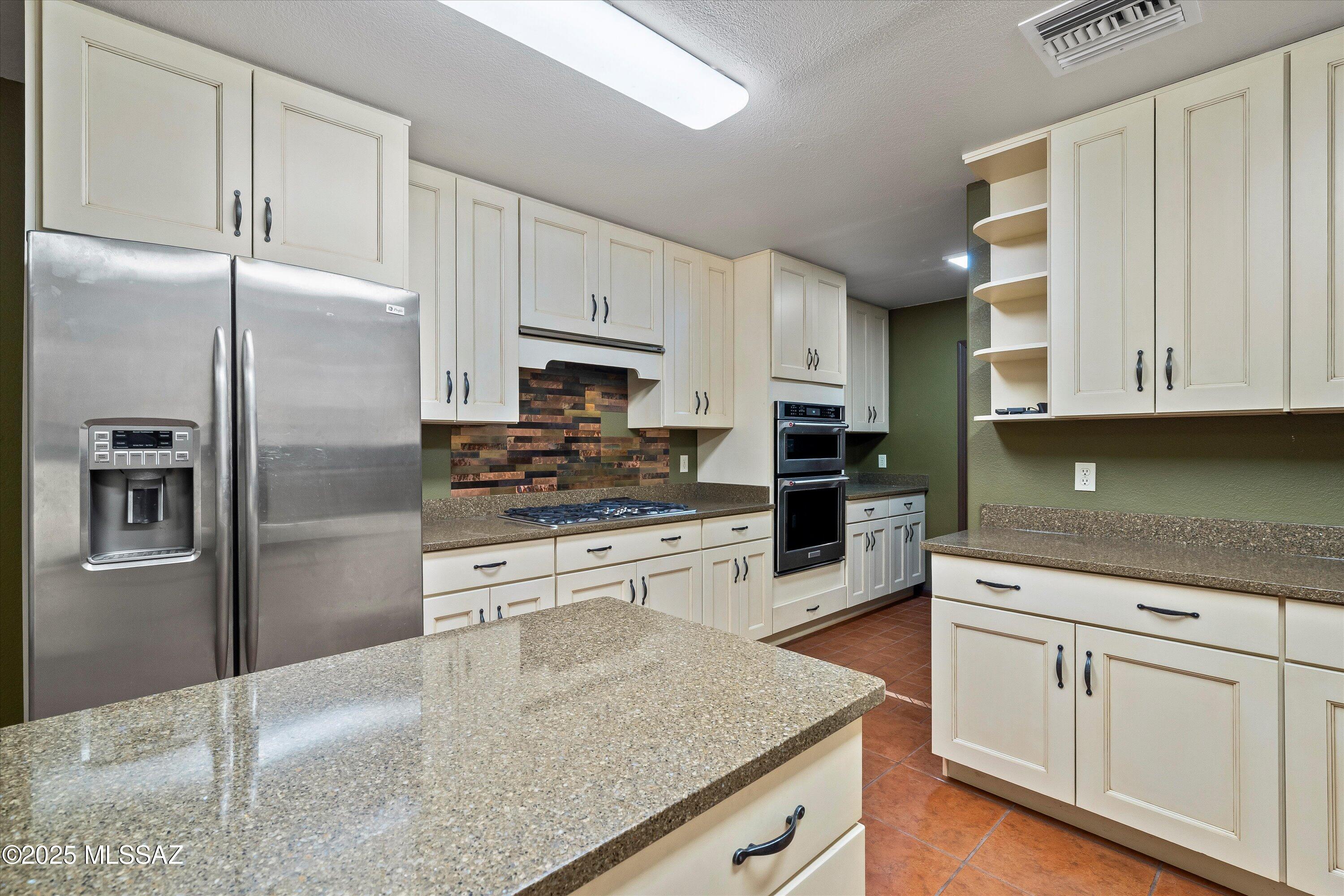 325 W Oak Hills Drive