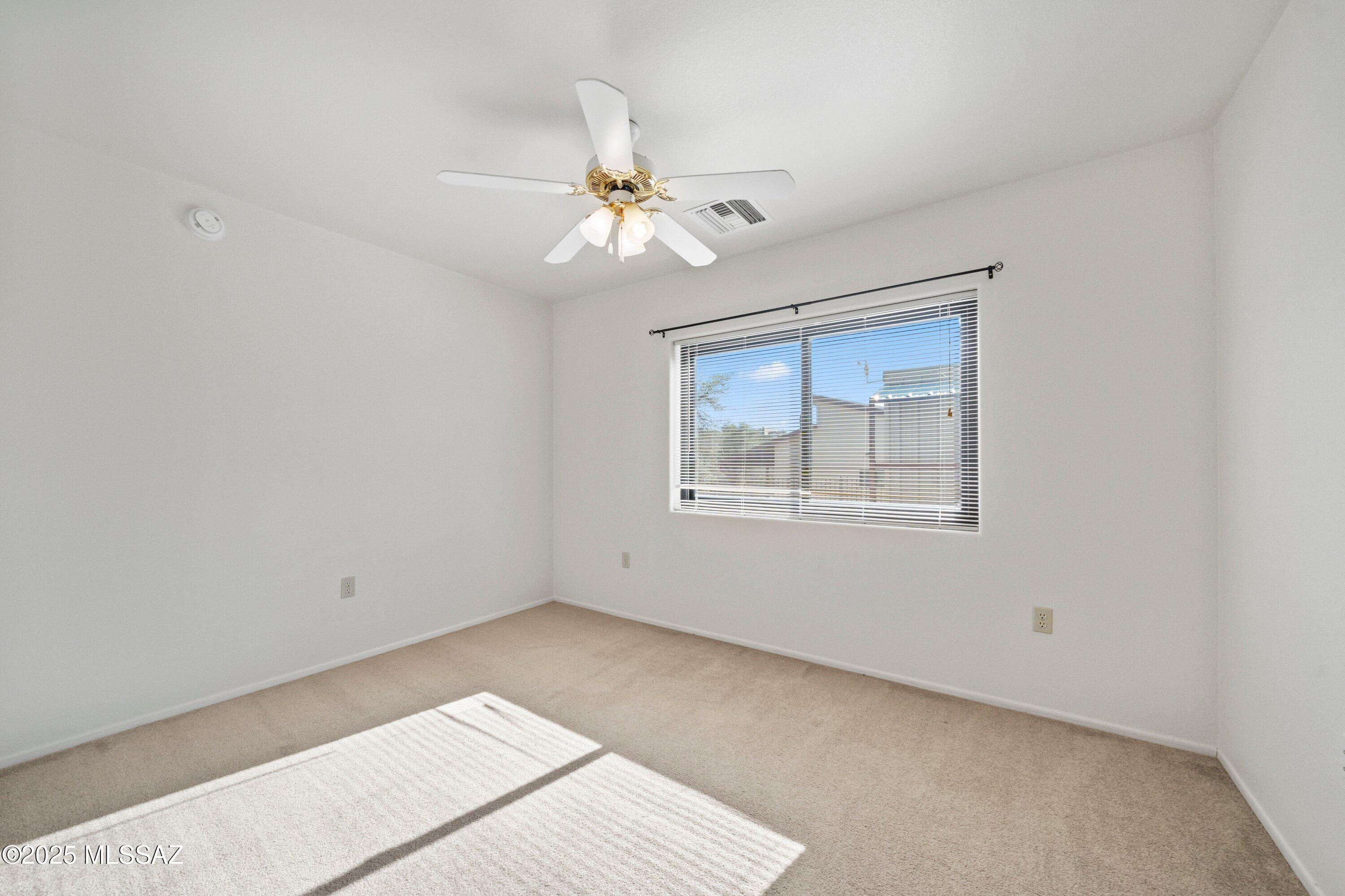 325 W Oak Hills Drive