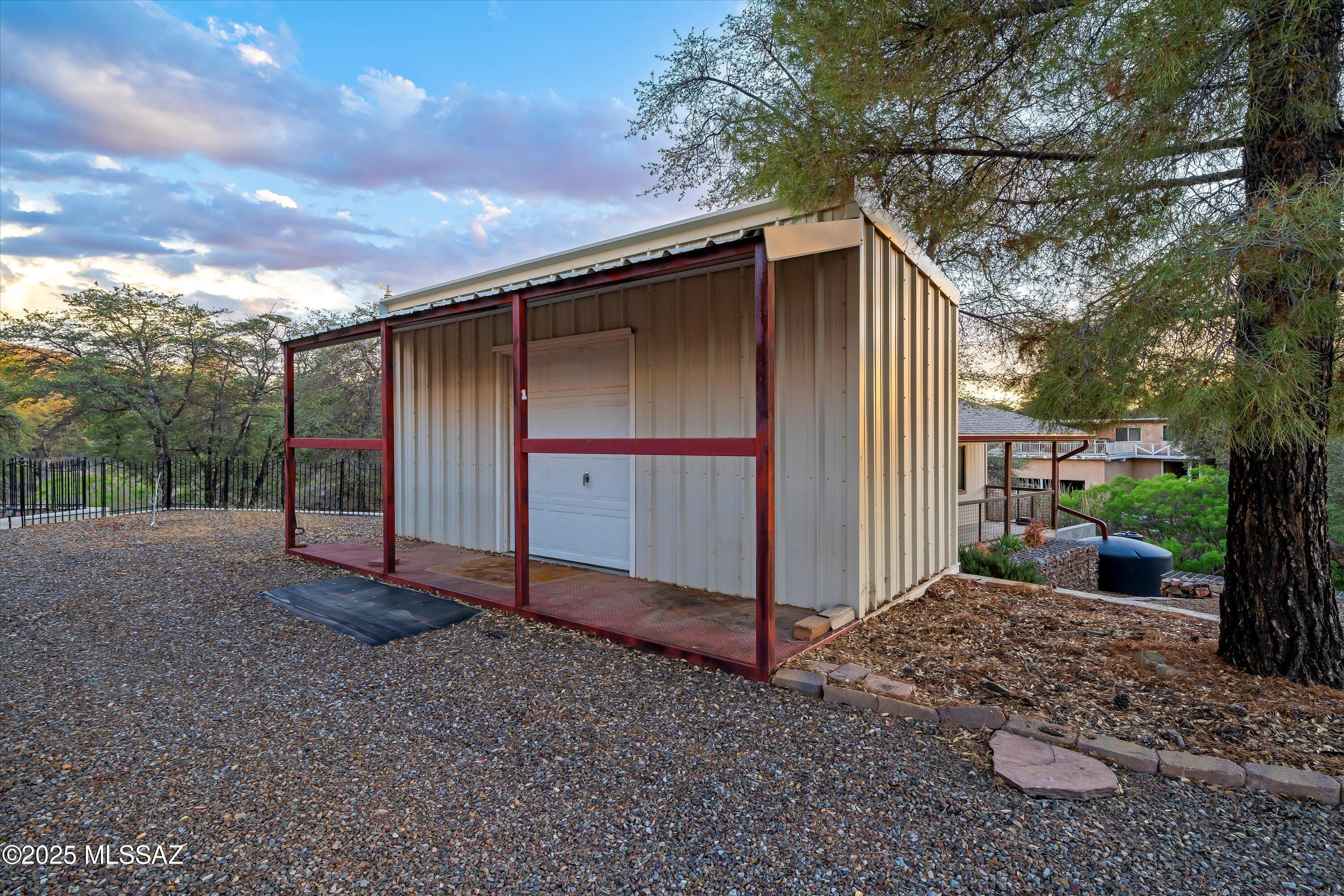 325 W Oak Hills Drive