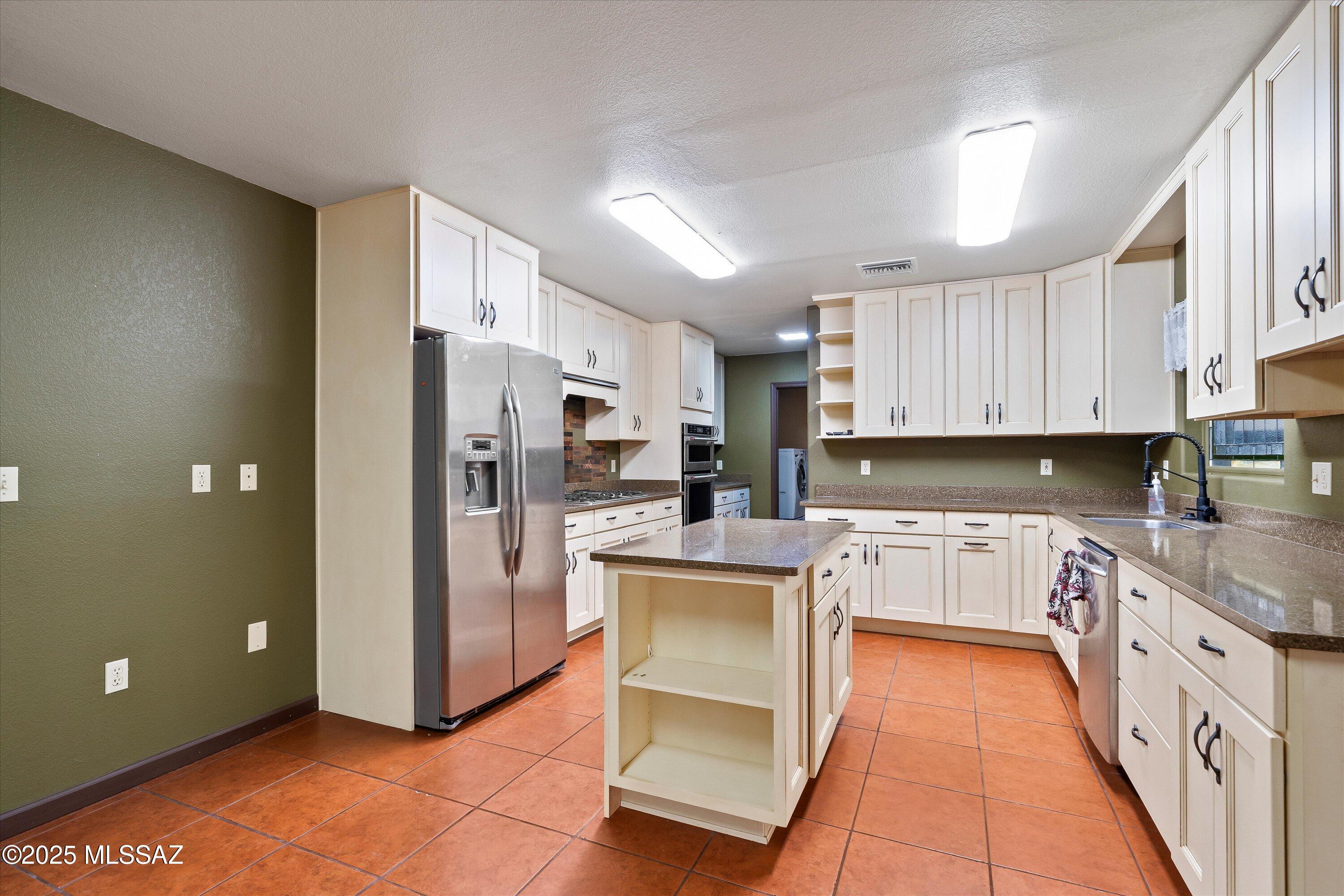 325 W Oak Hills Drive