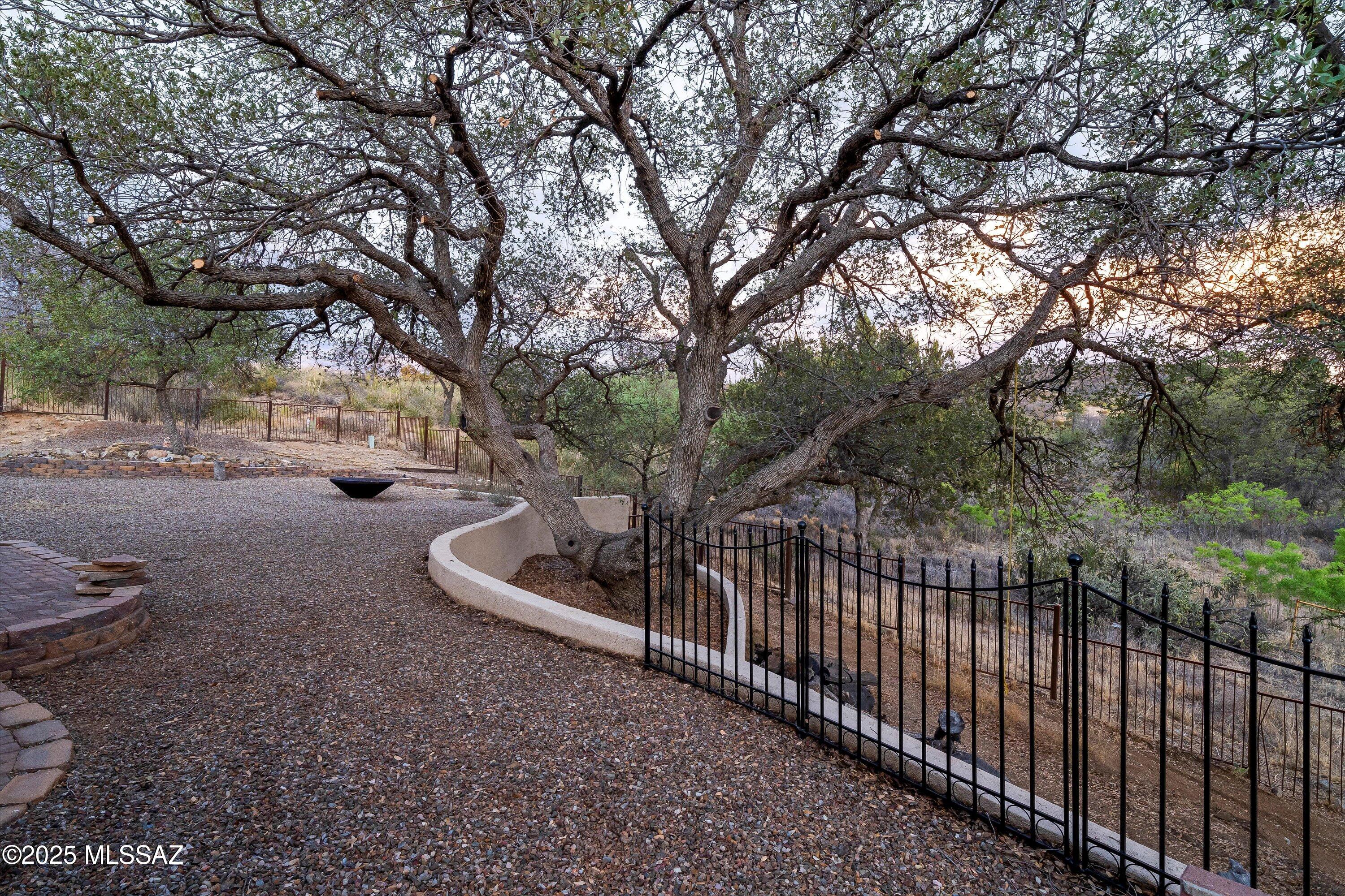 325 W Oak Hills Drive