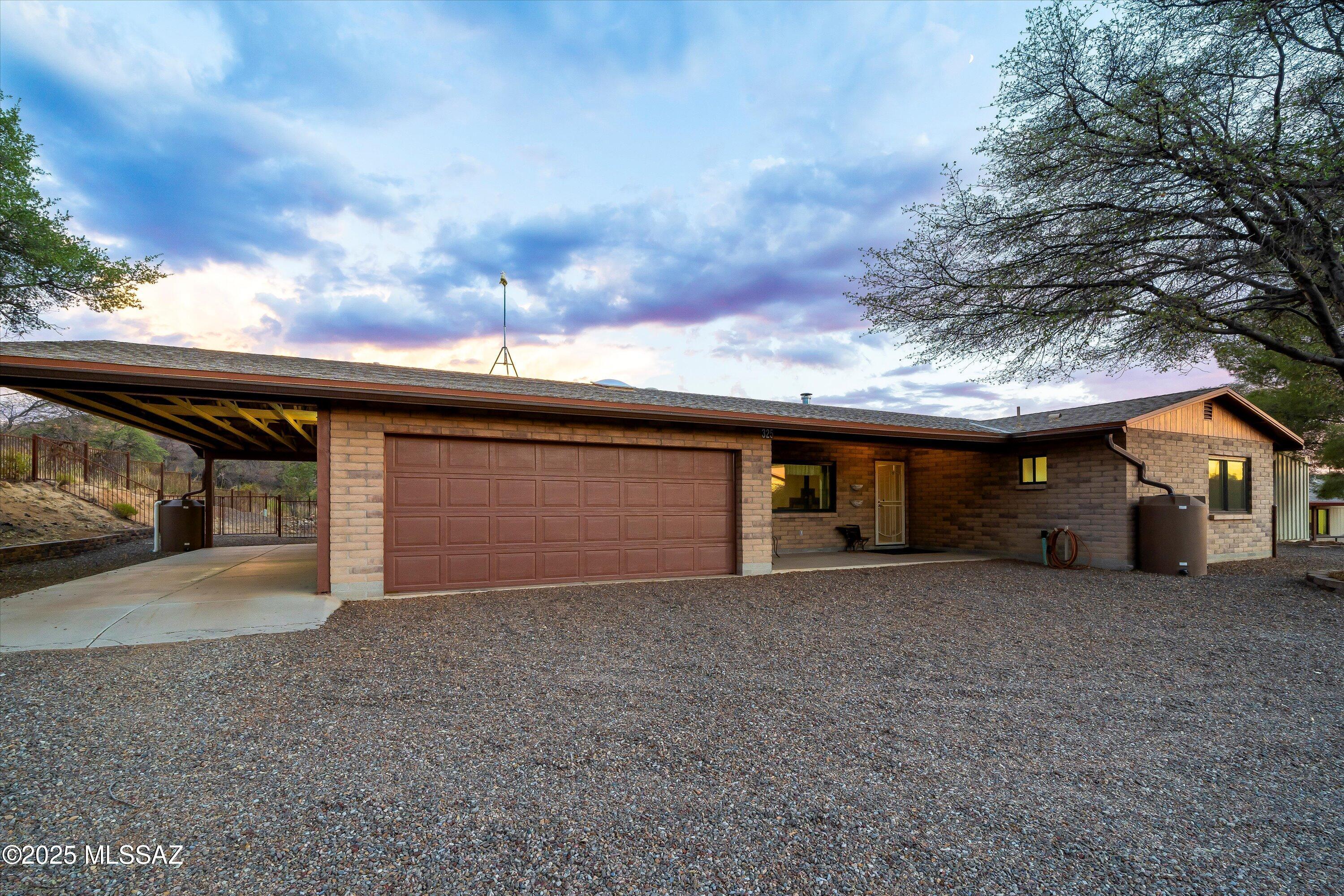 325 W Oak Hills Drive