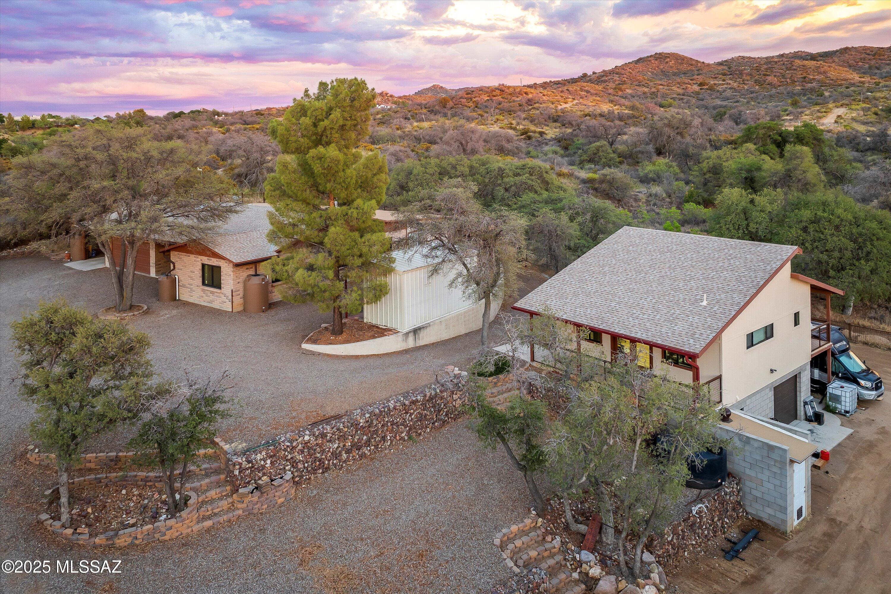 325 W Oak Hills Drive