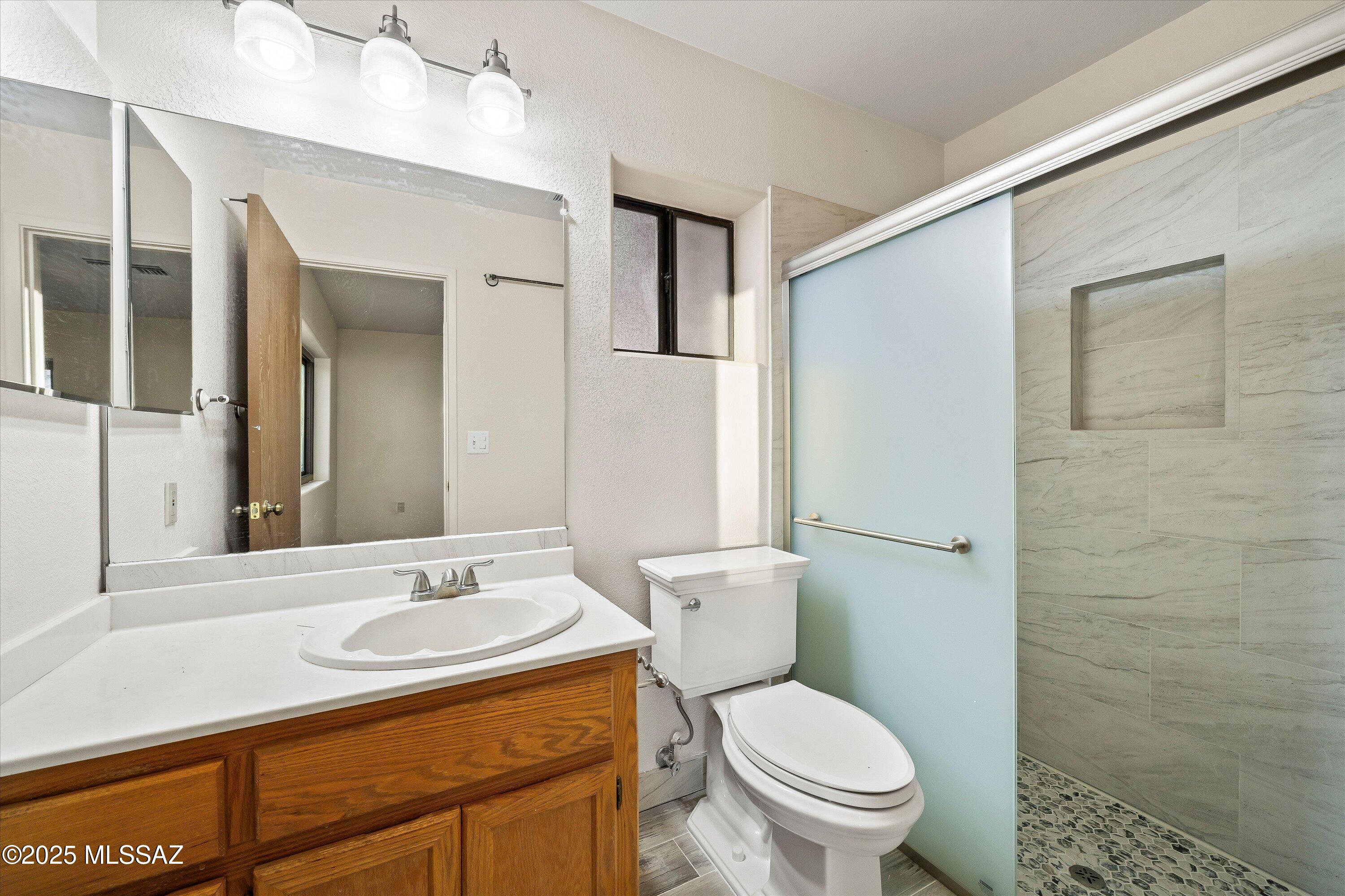 325 W Oak Hills Drive