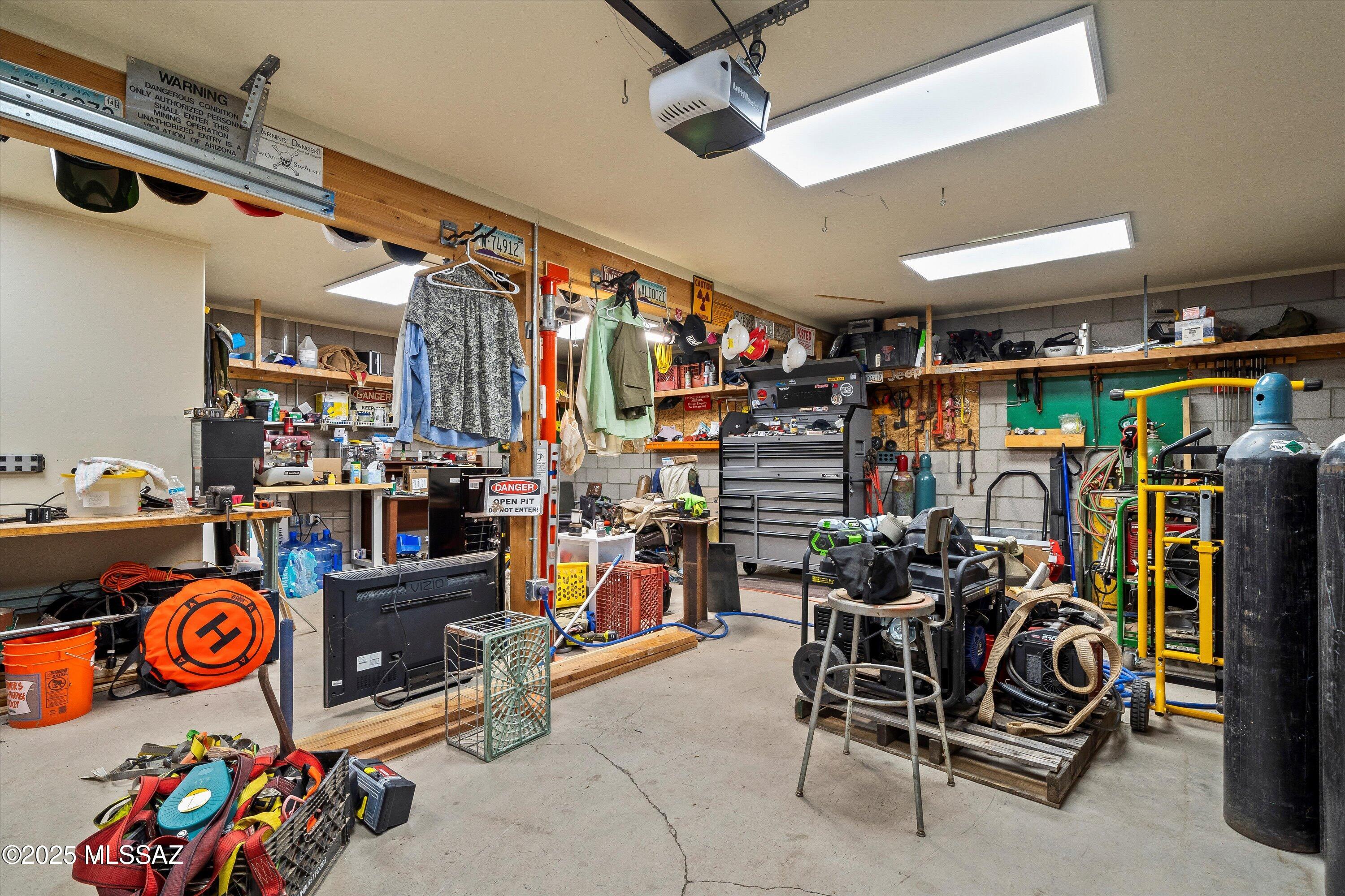 325 W Oak Hills Drive