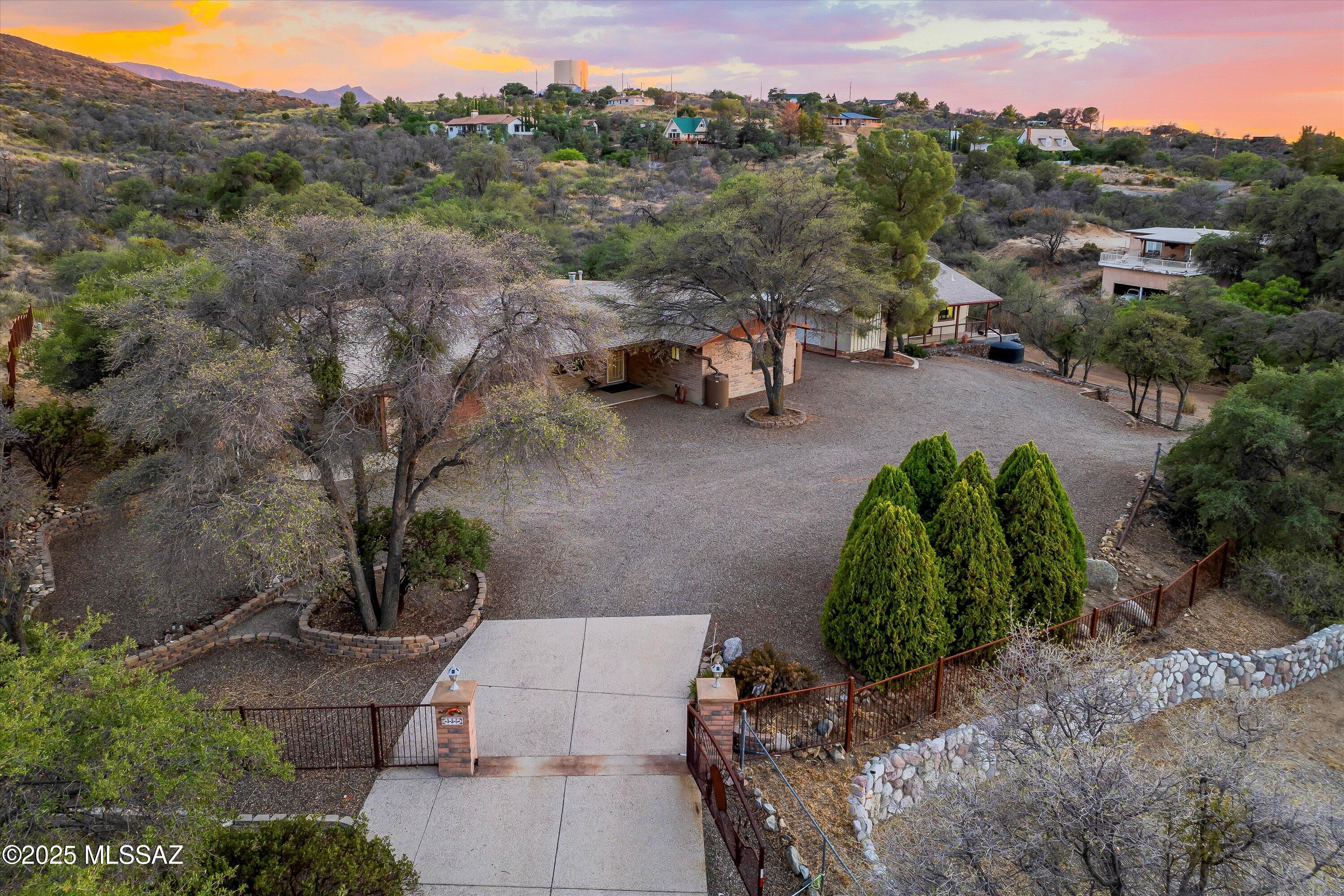 325 W Oak Hills Drive