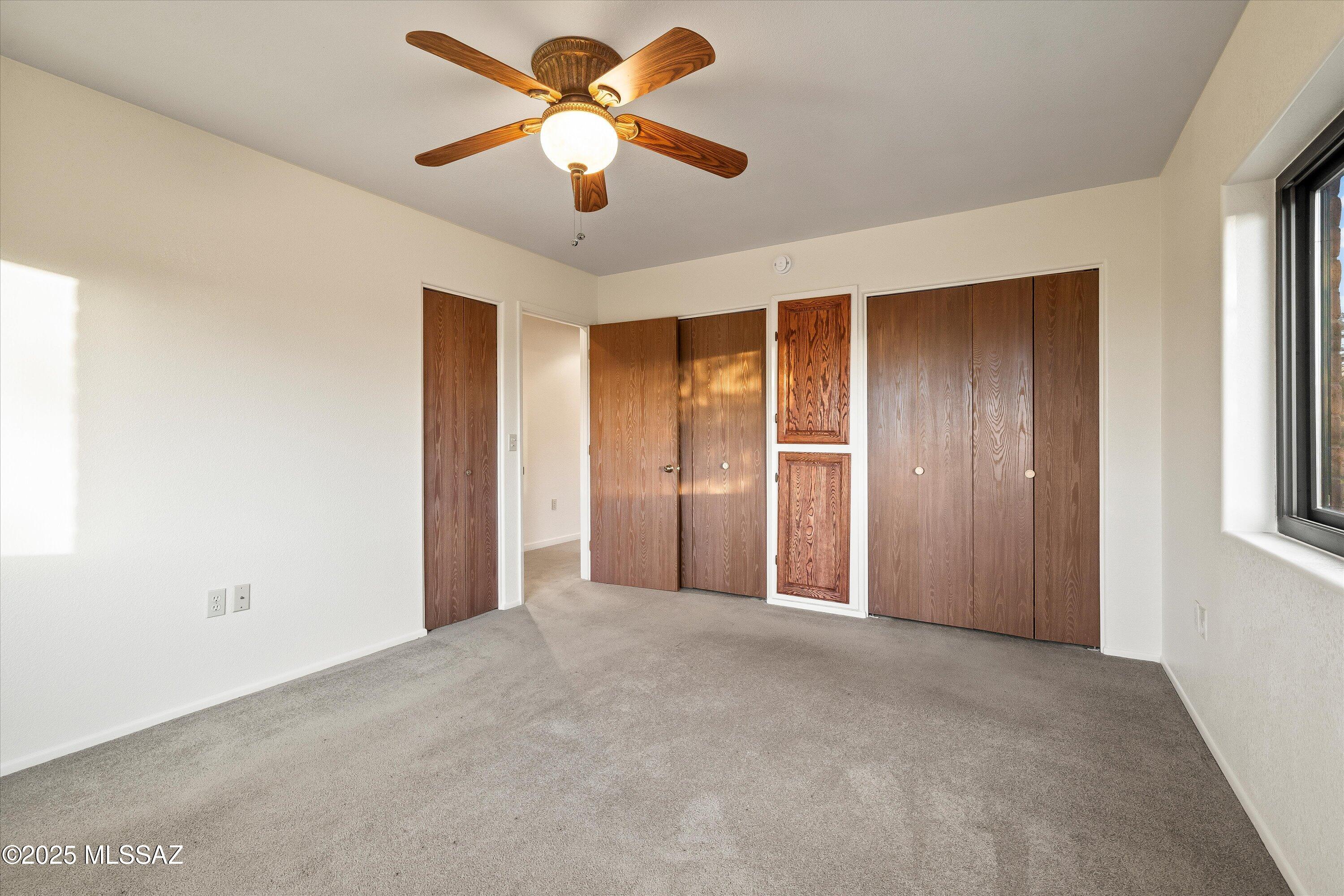 325 W Oak Hills Drive