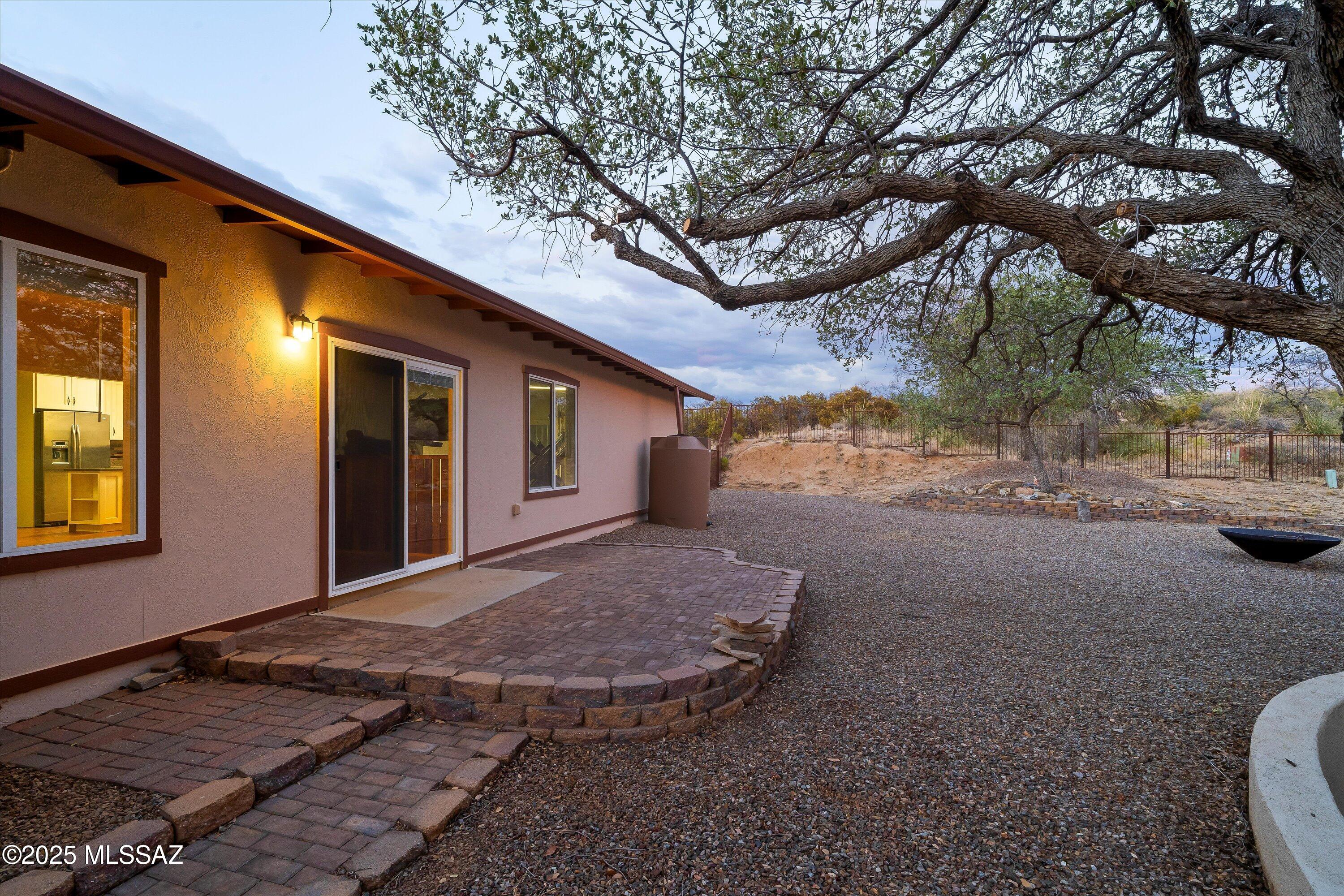 325 W Oak Hills Drive