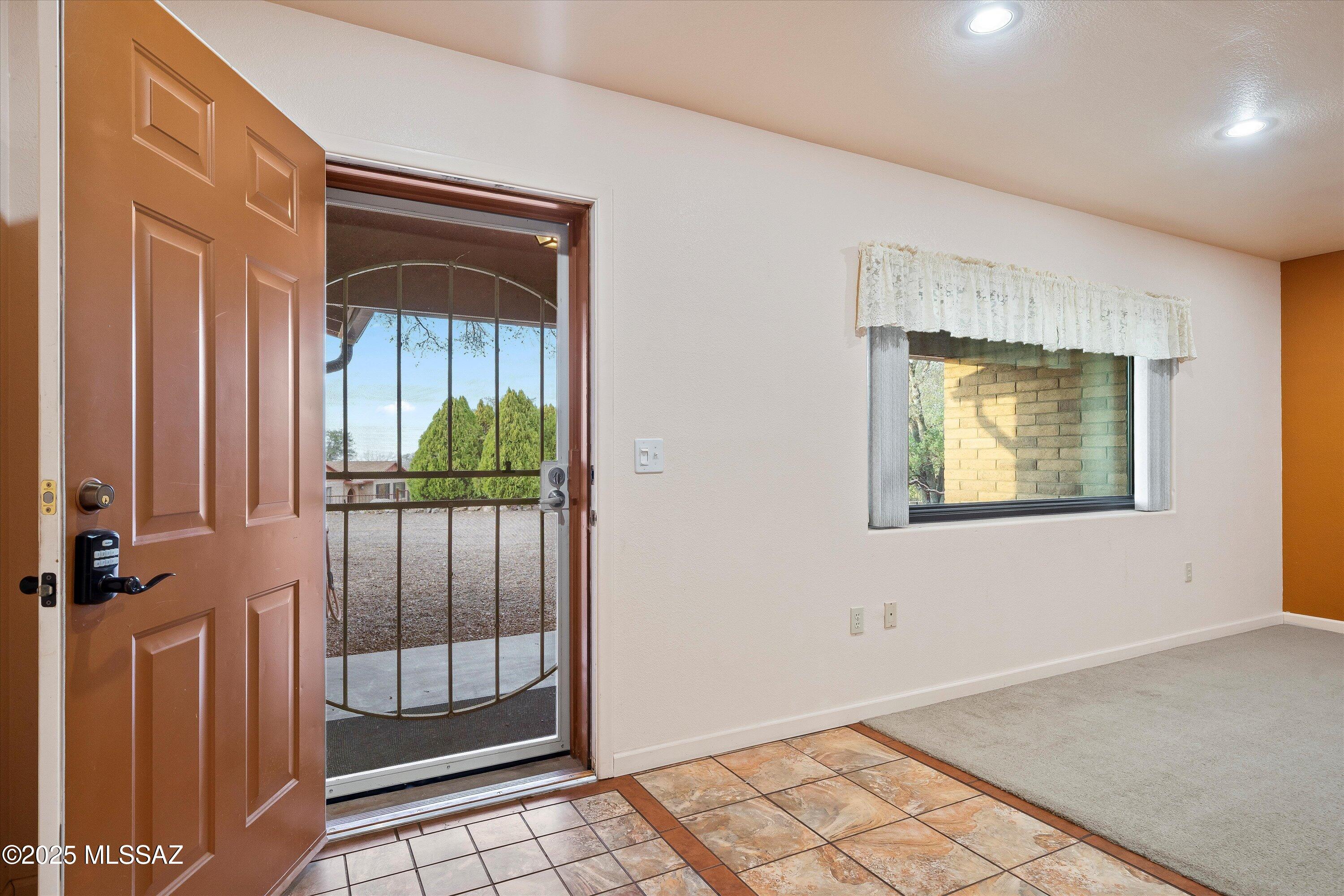 325 W Oak Hills Drive