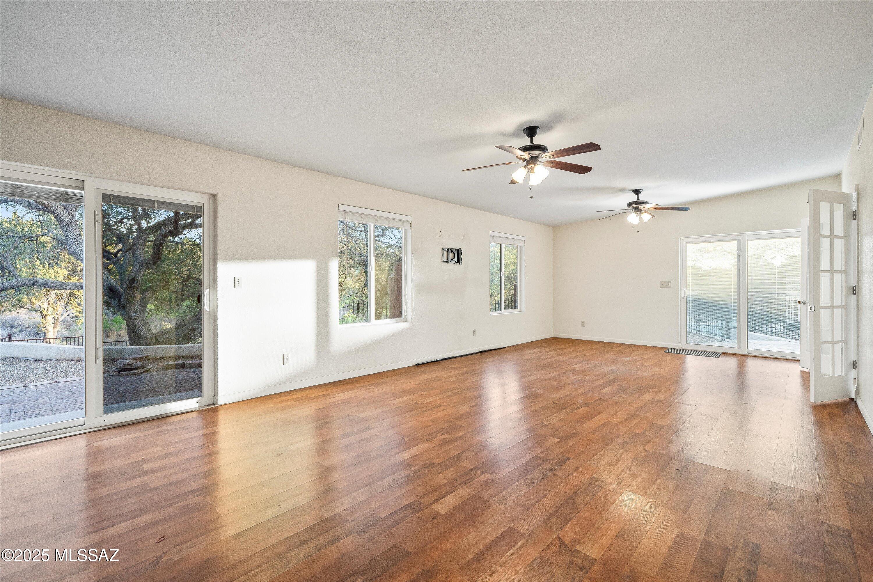 325 W Oak Hills Drive