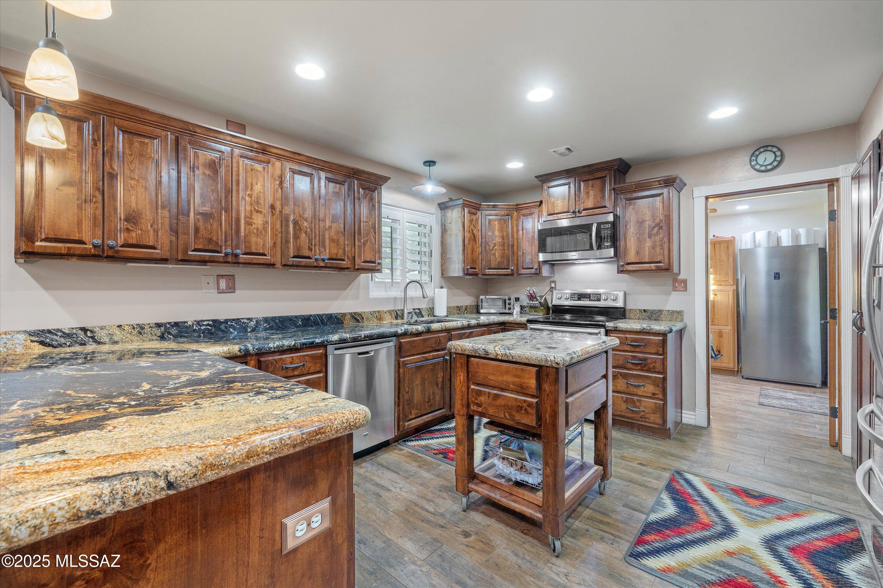 79520 E Putnam Street