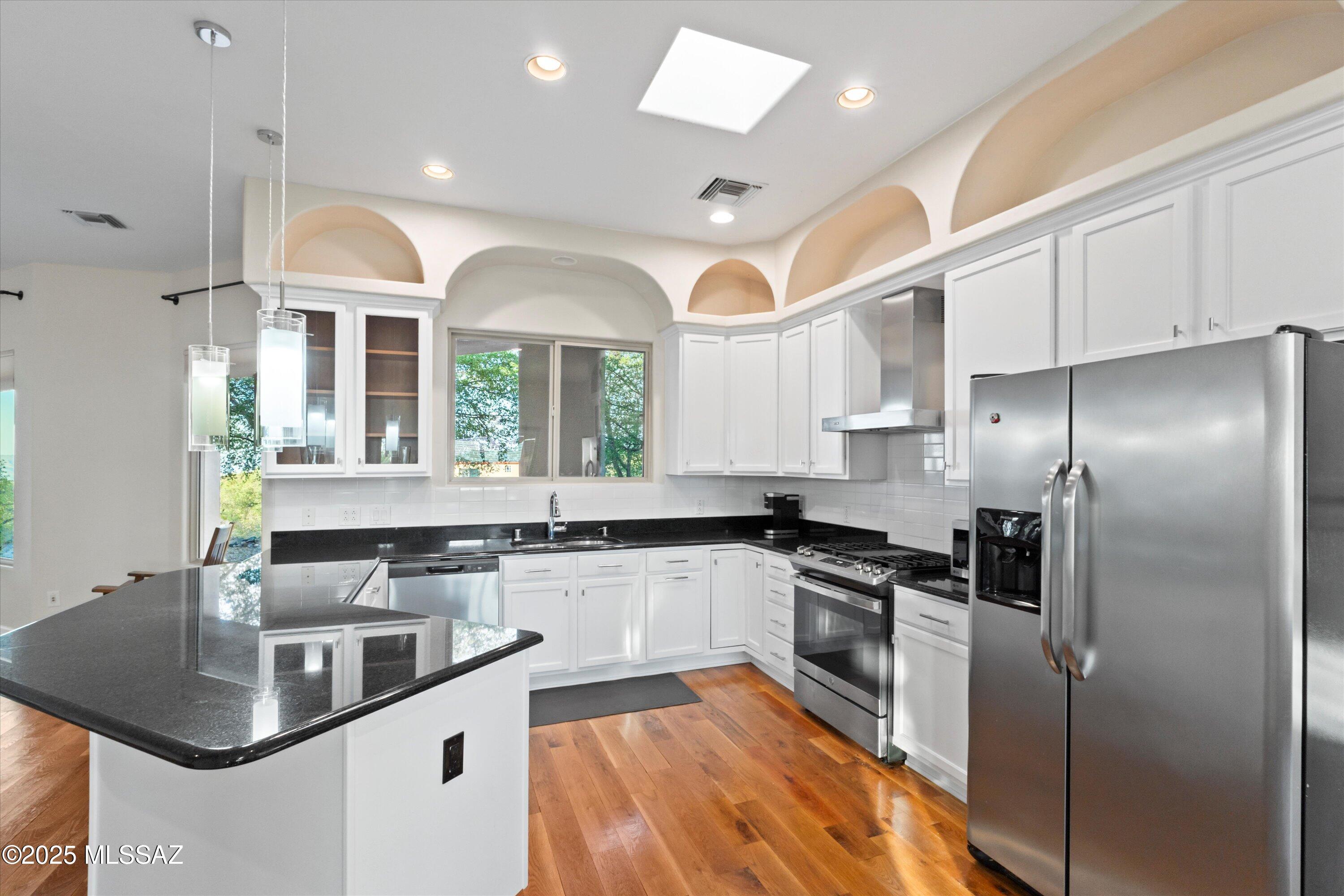 600 N Oak Hills Place