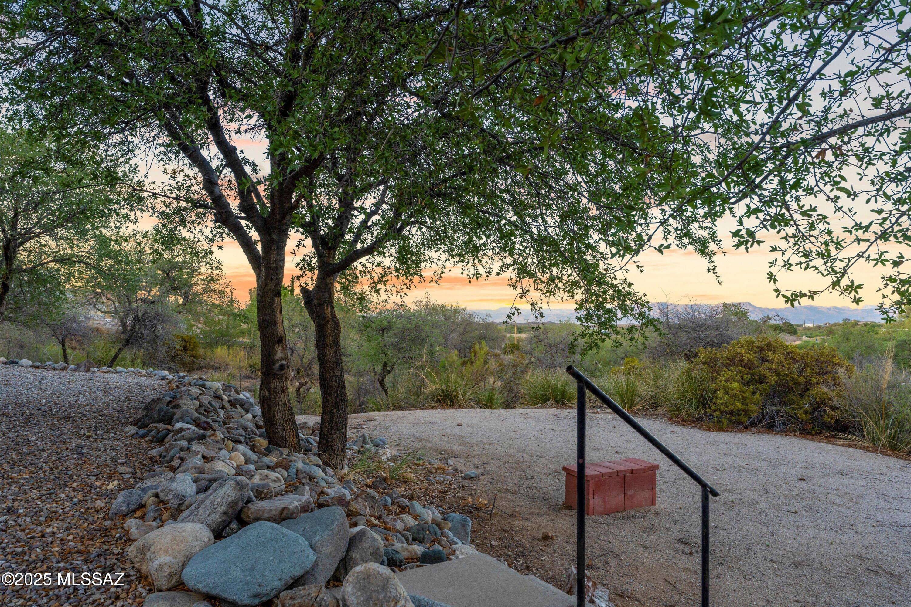 600 N Oak Hills Place