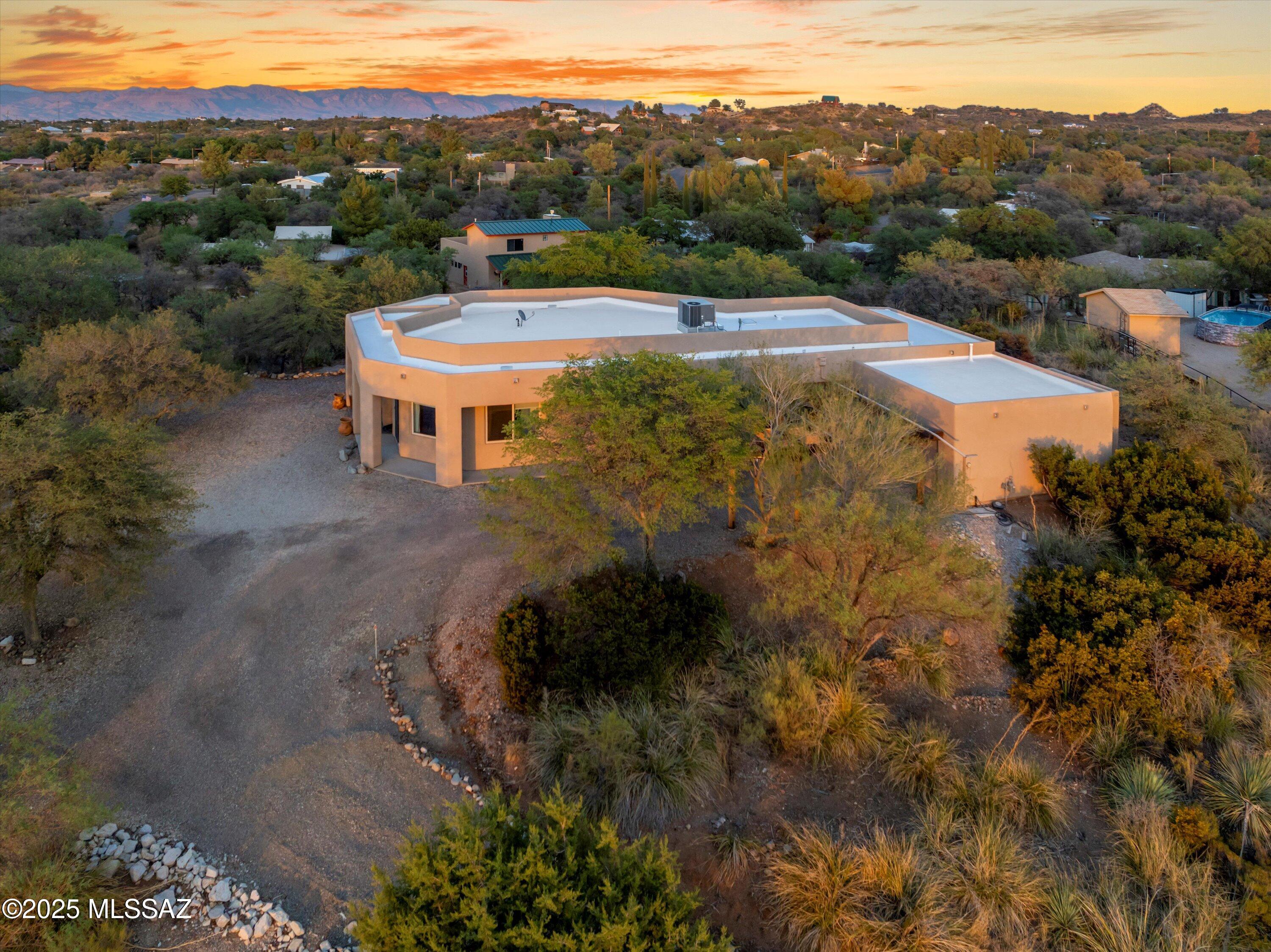 600 N Oak Hills Place