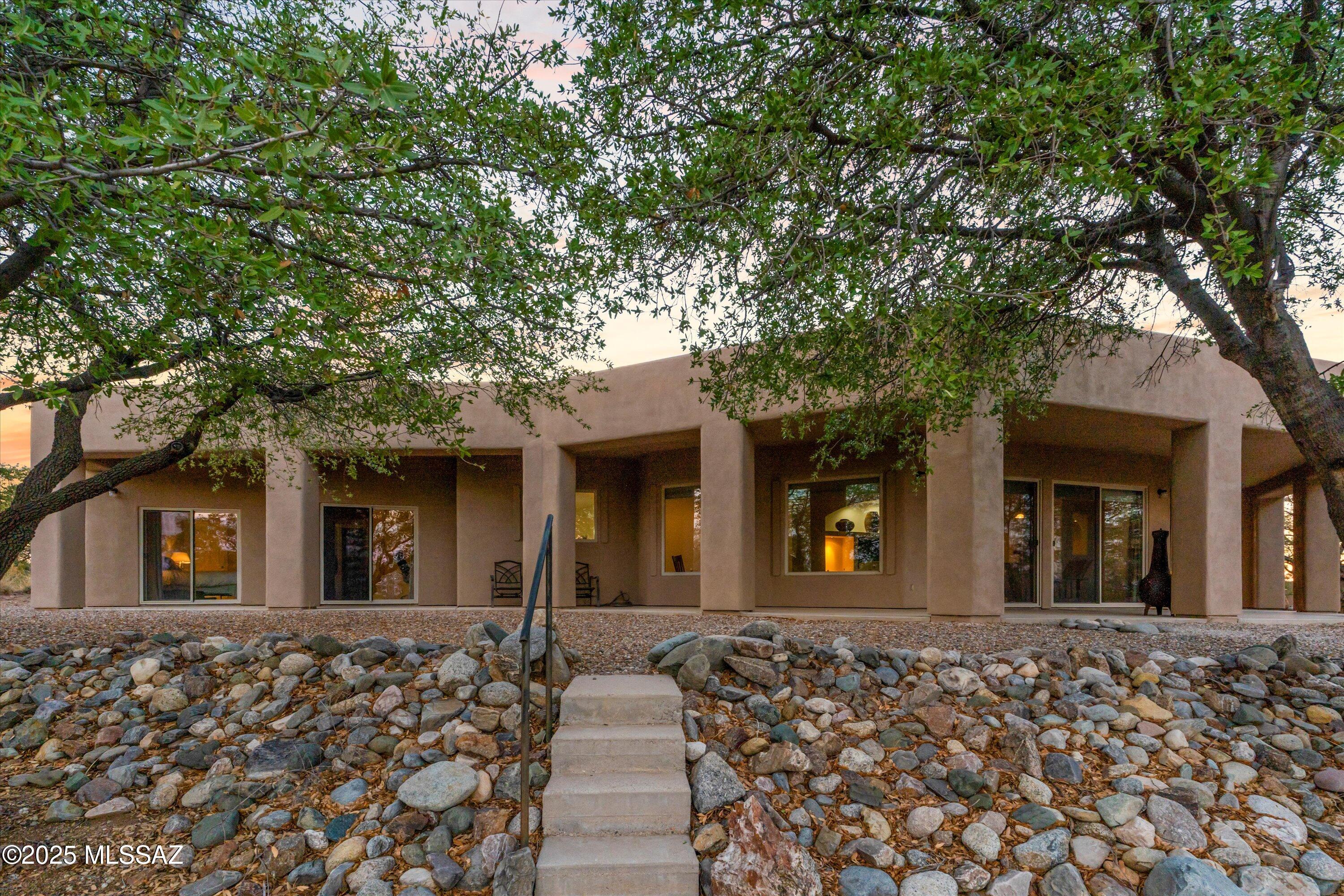 600 N Oak Hills Place