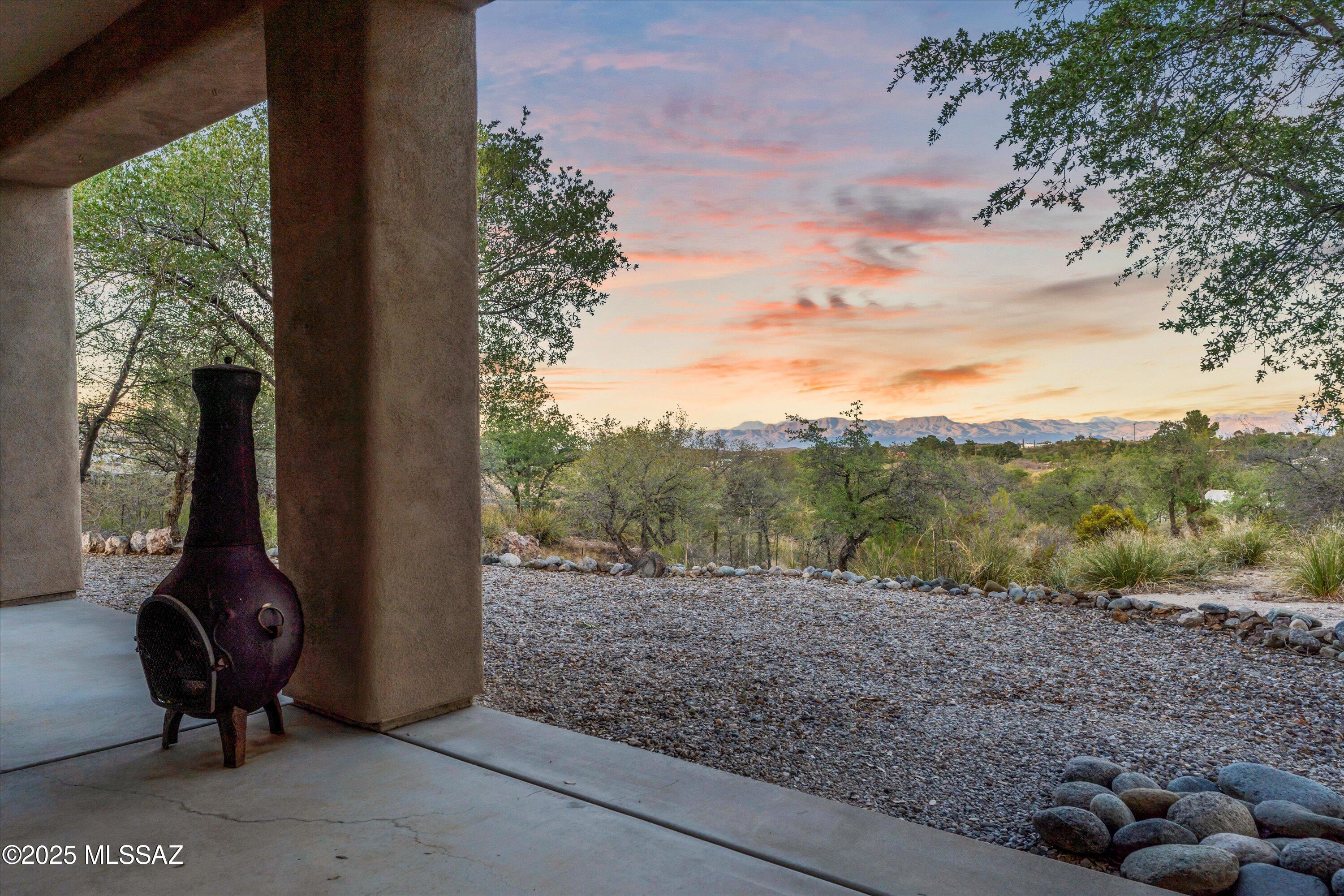 600 N Oak Hills Place