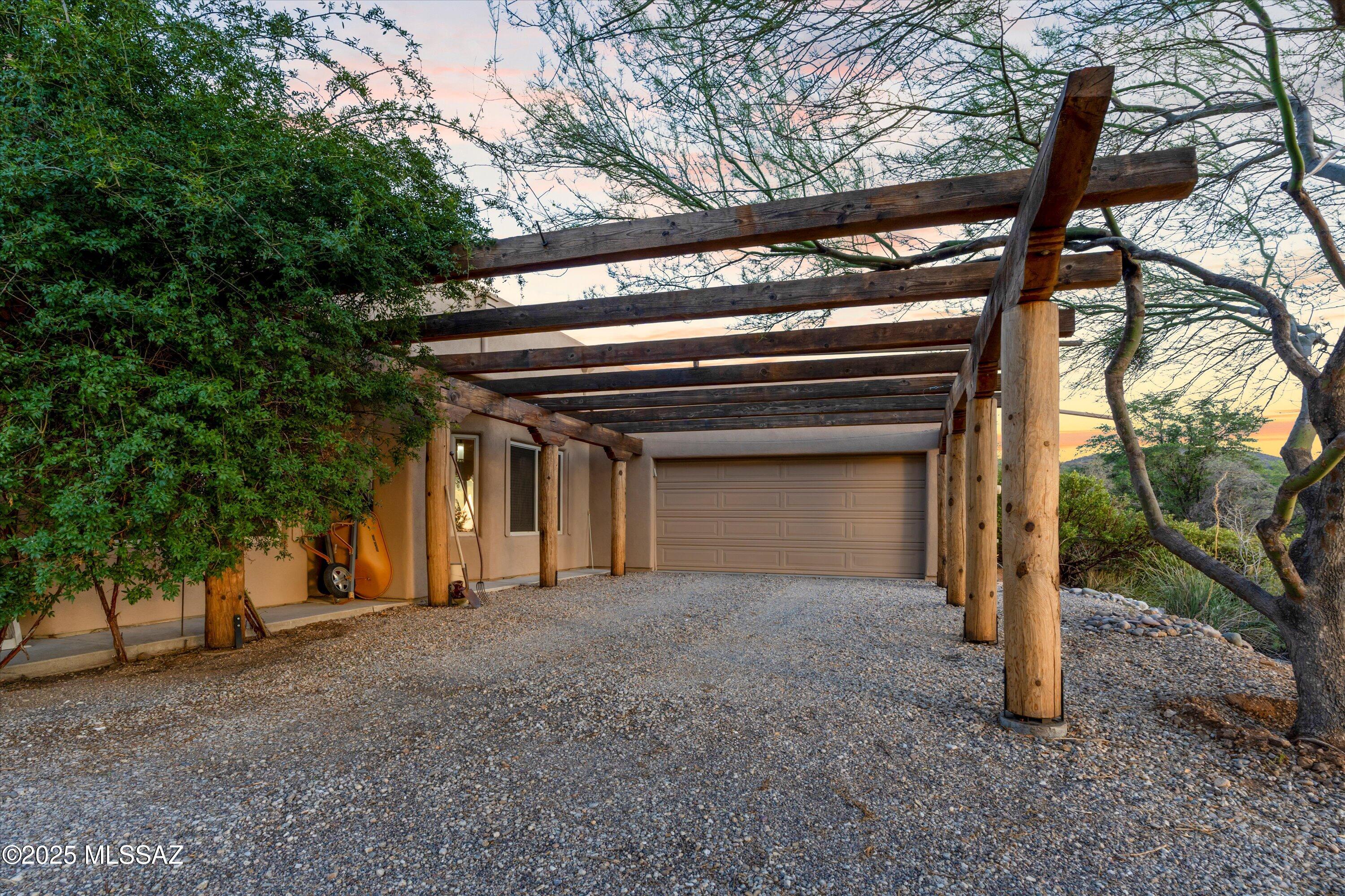 600 N Oak Hills Place