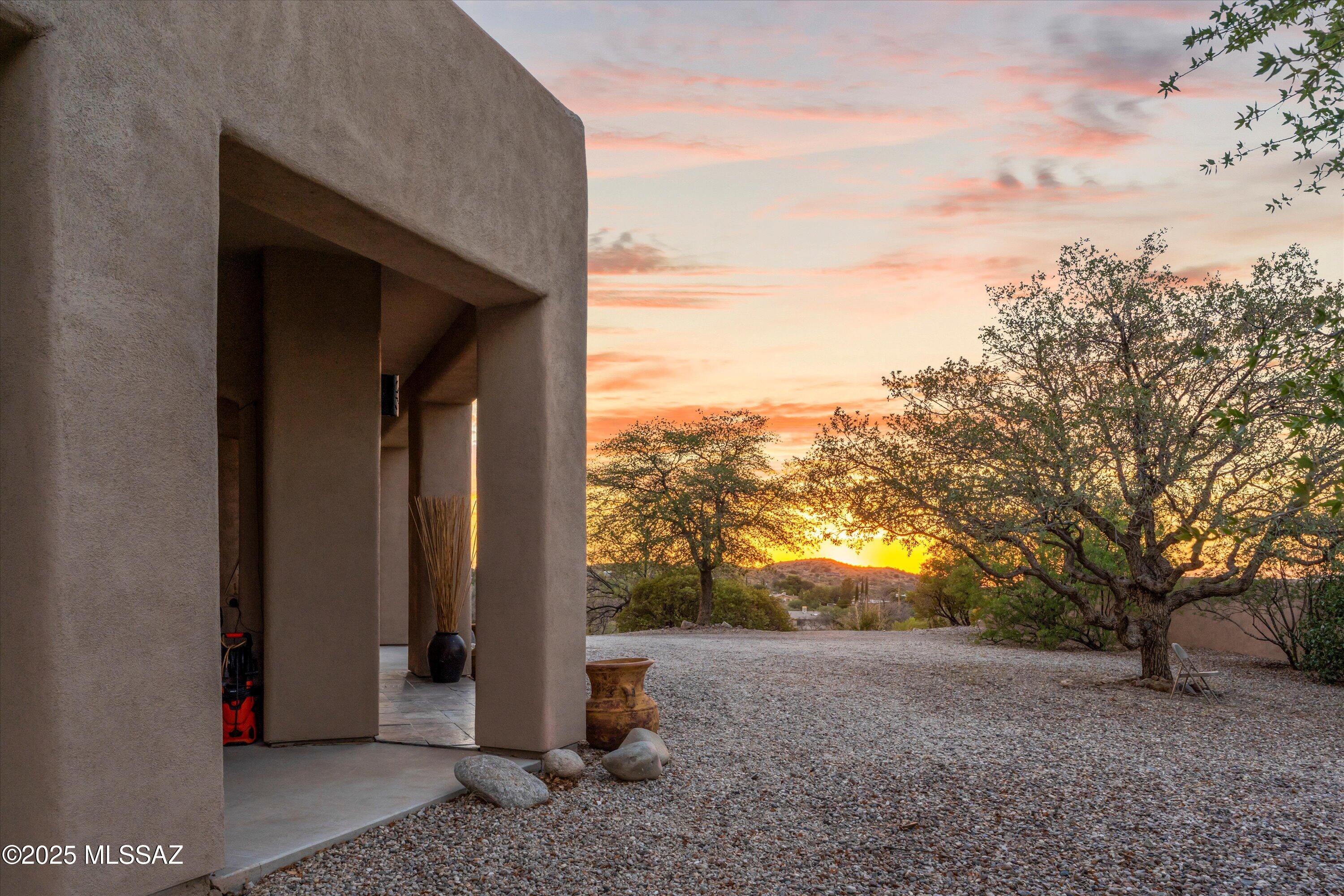 600 N Oak Hills Place