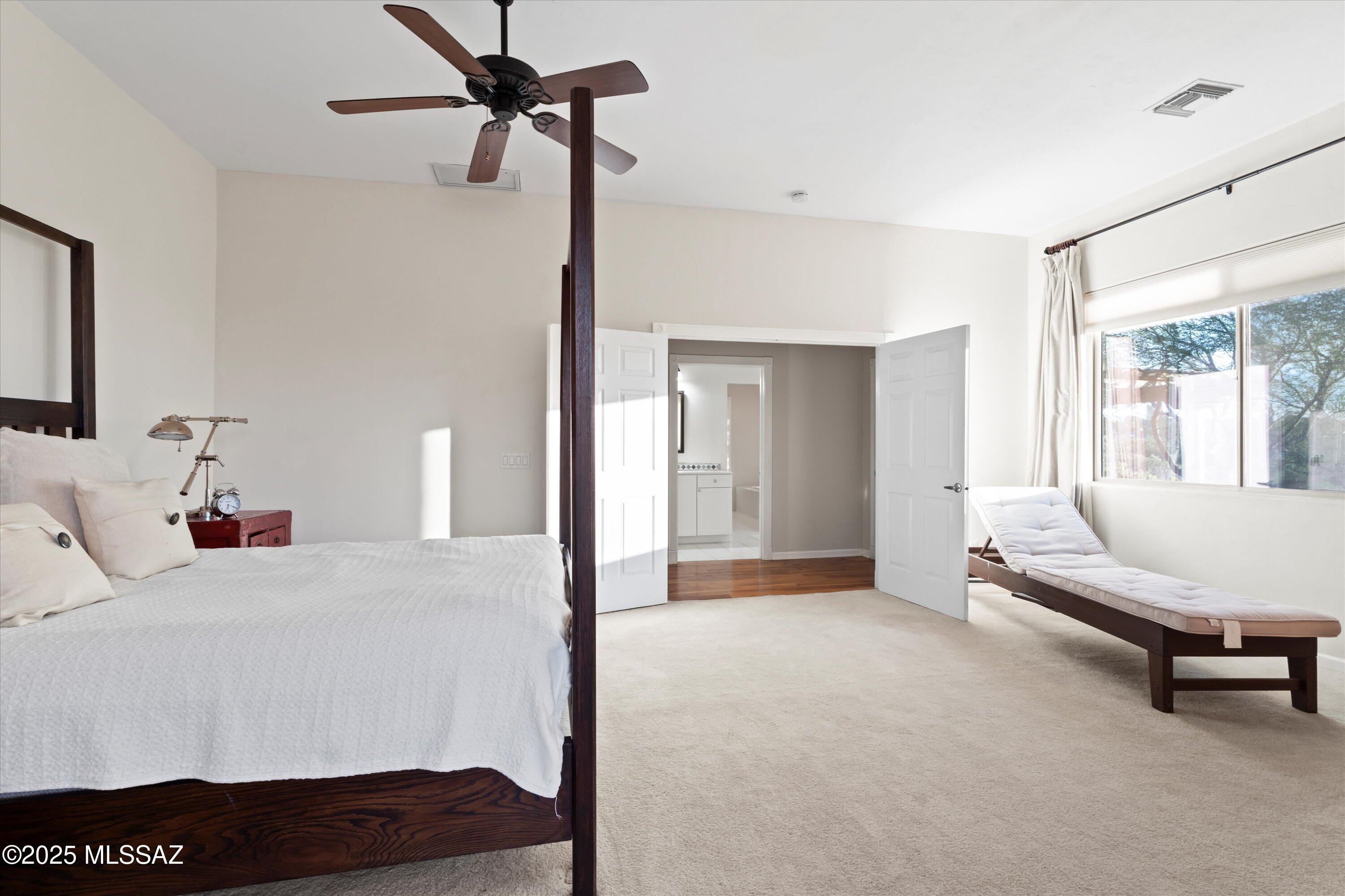 600 N Oak Hills Place