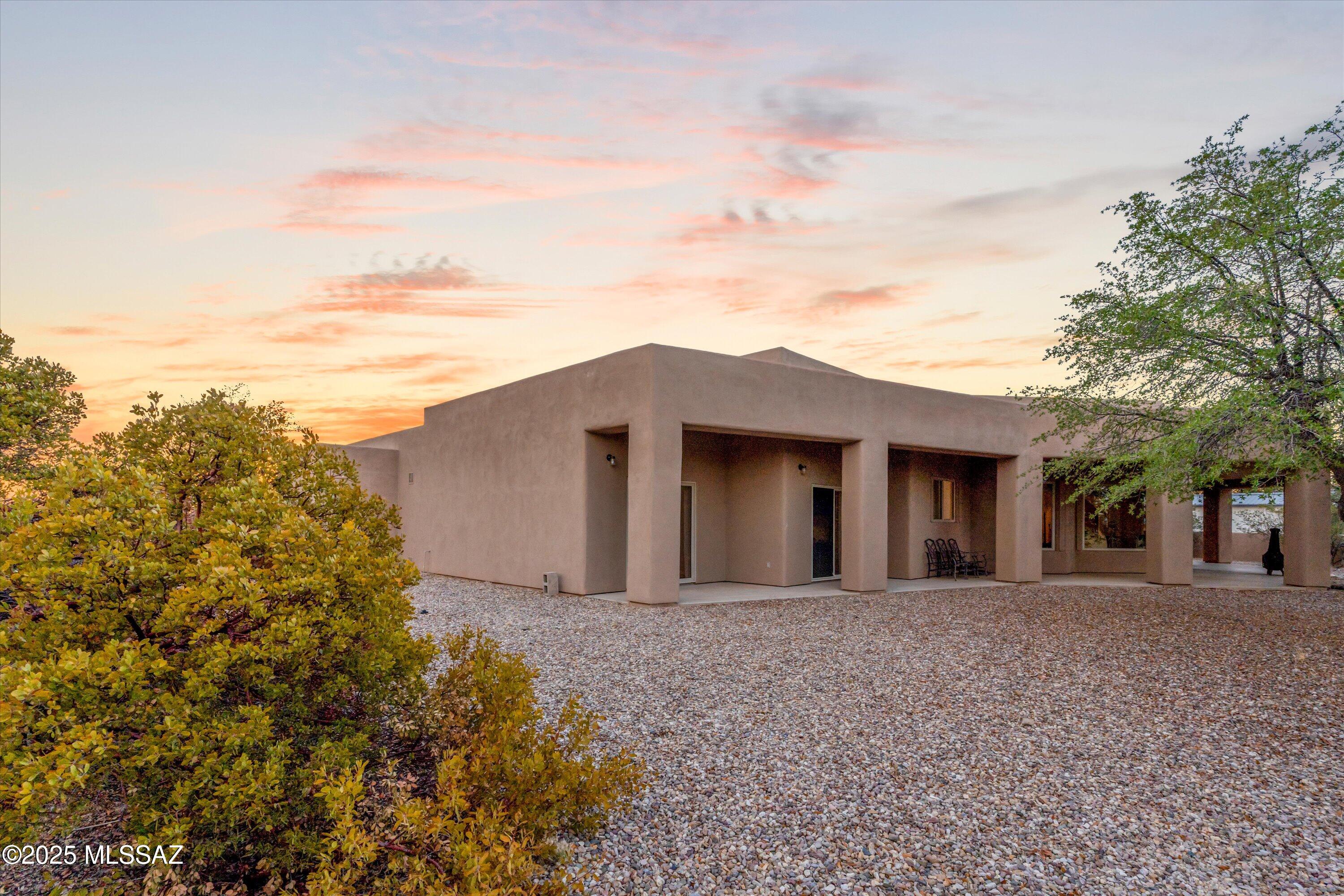 600 N Oak Hills Place