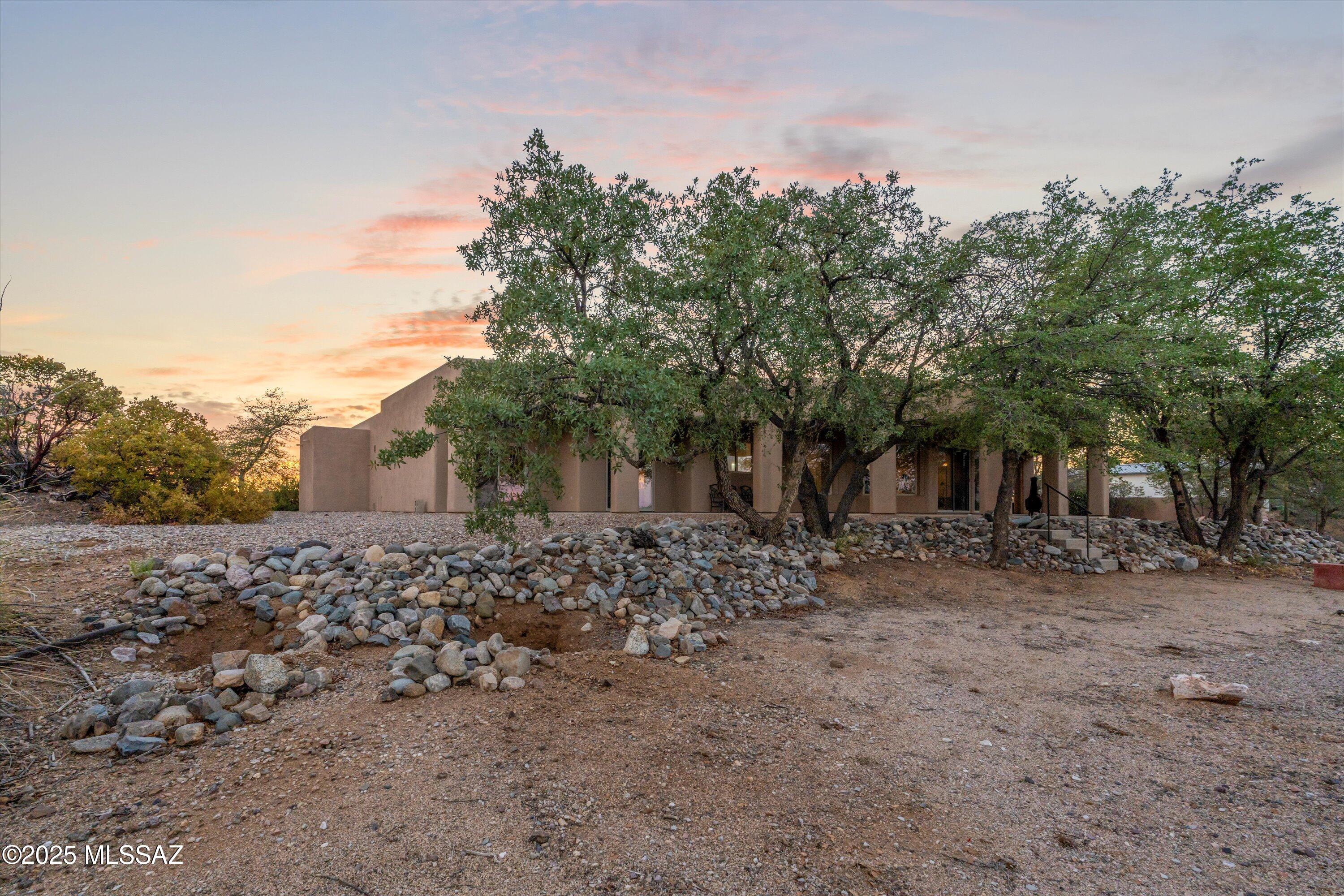 600 N Oak Hills Place