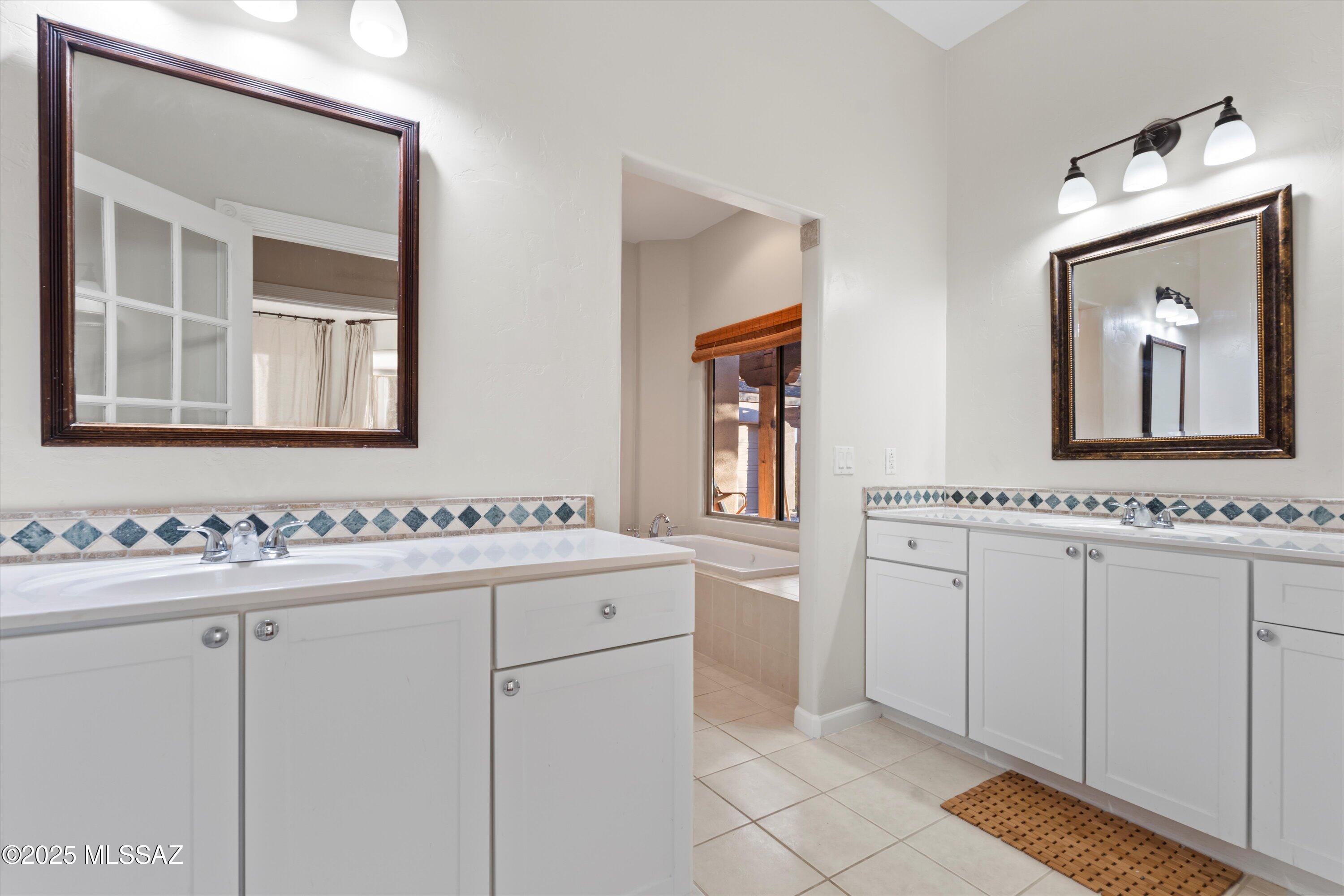 600 N Oak Hills Place