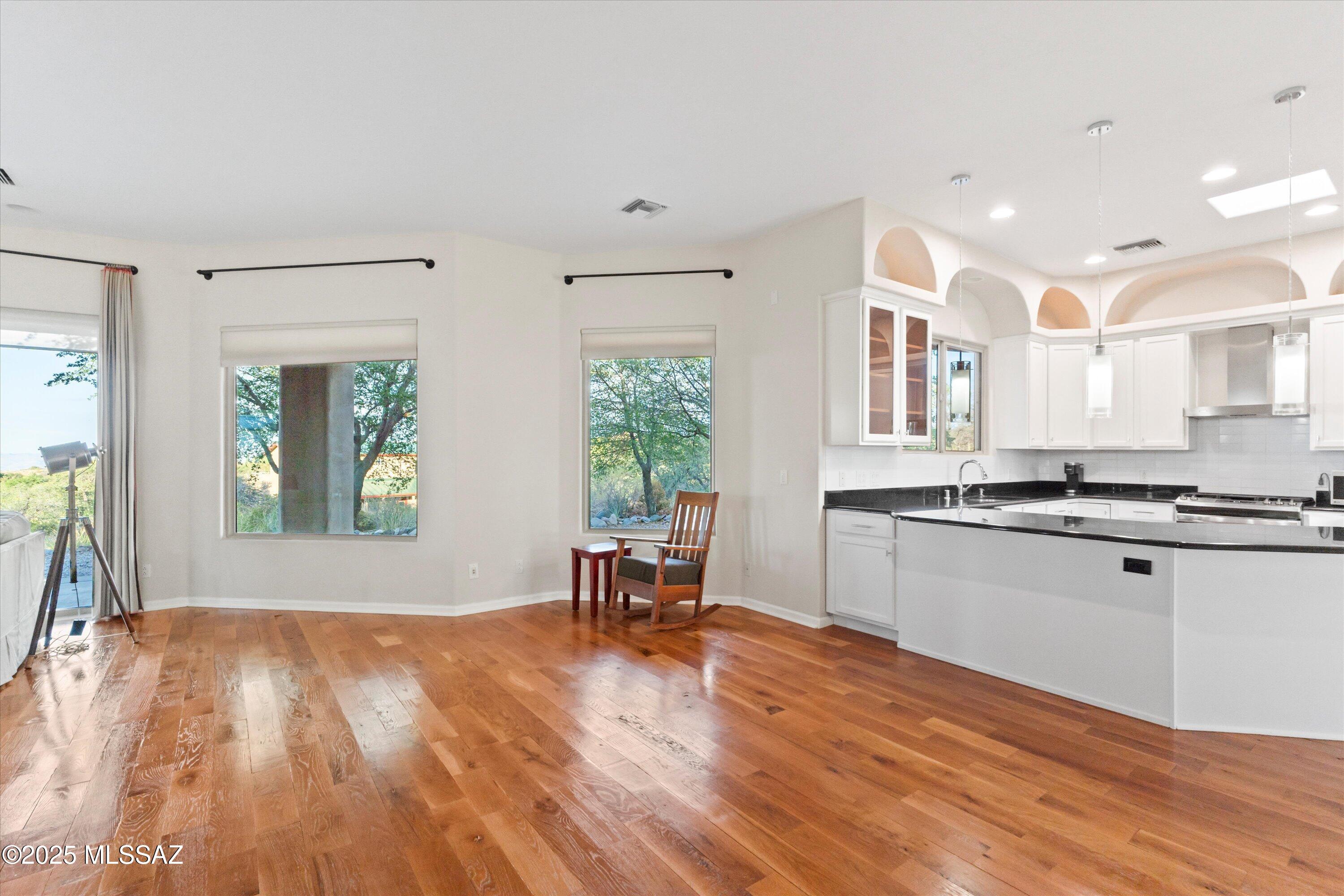 600 N Oak Hills Place