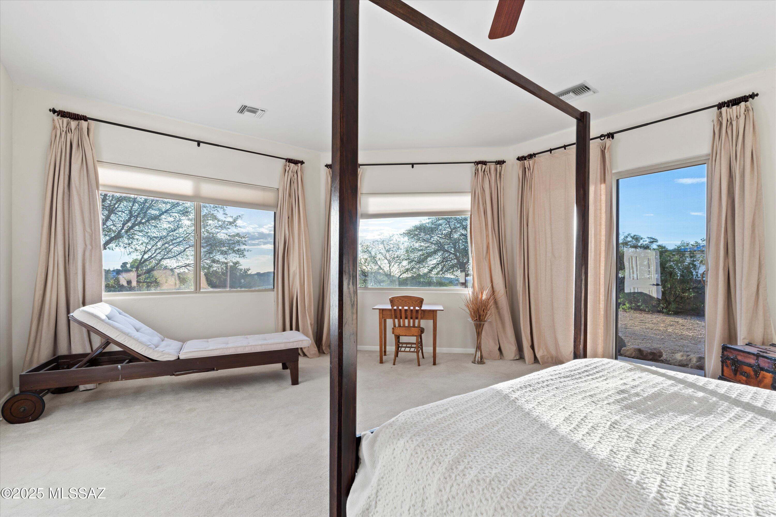 600 N Oak Hills Place