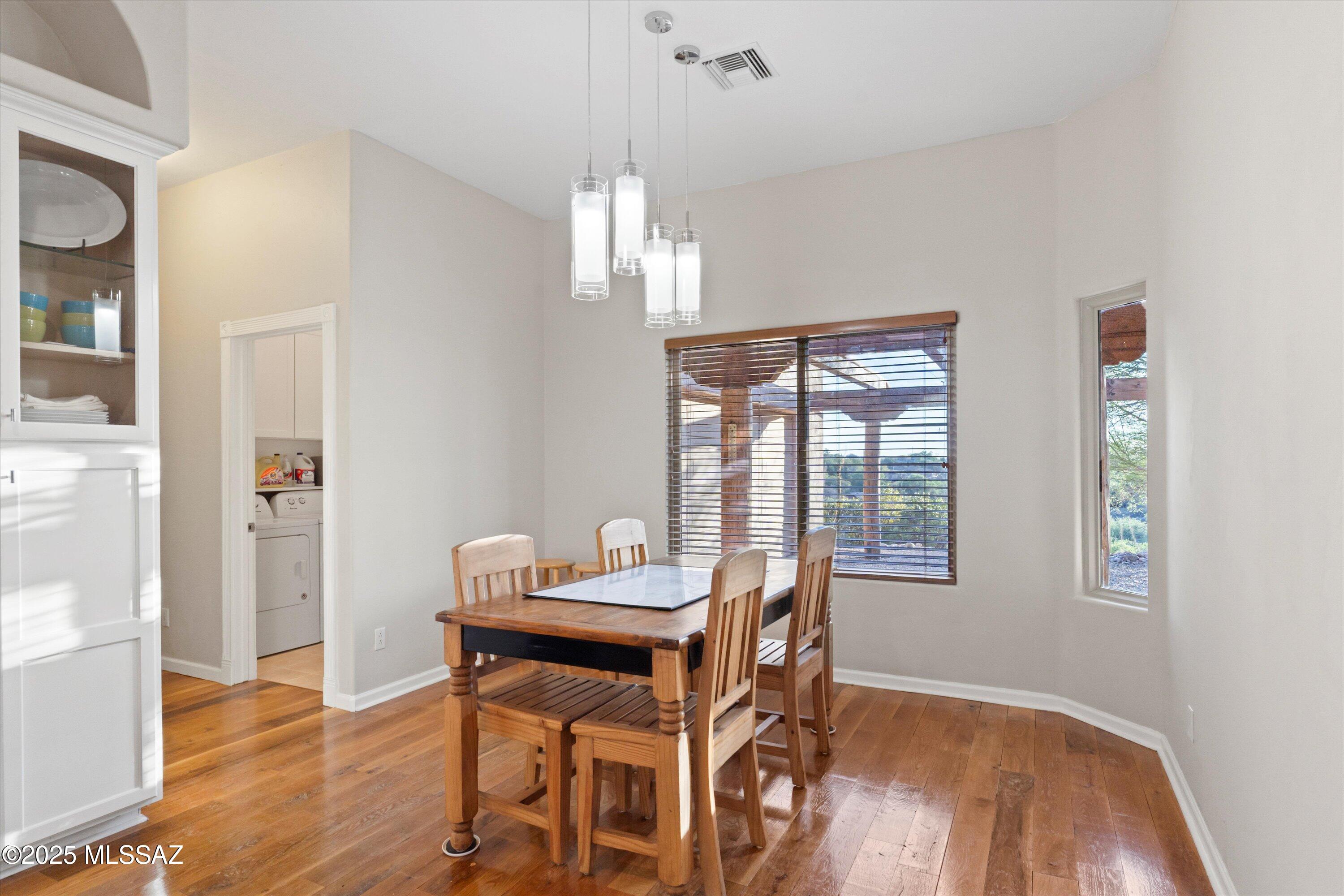 600 N Oak Hills Place