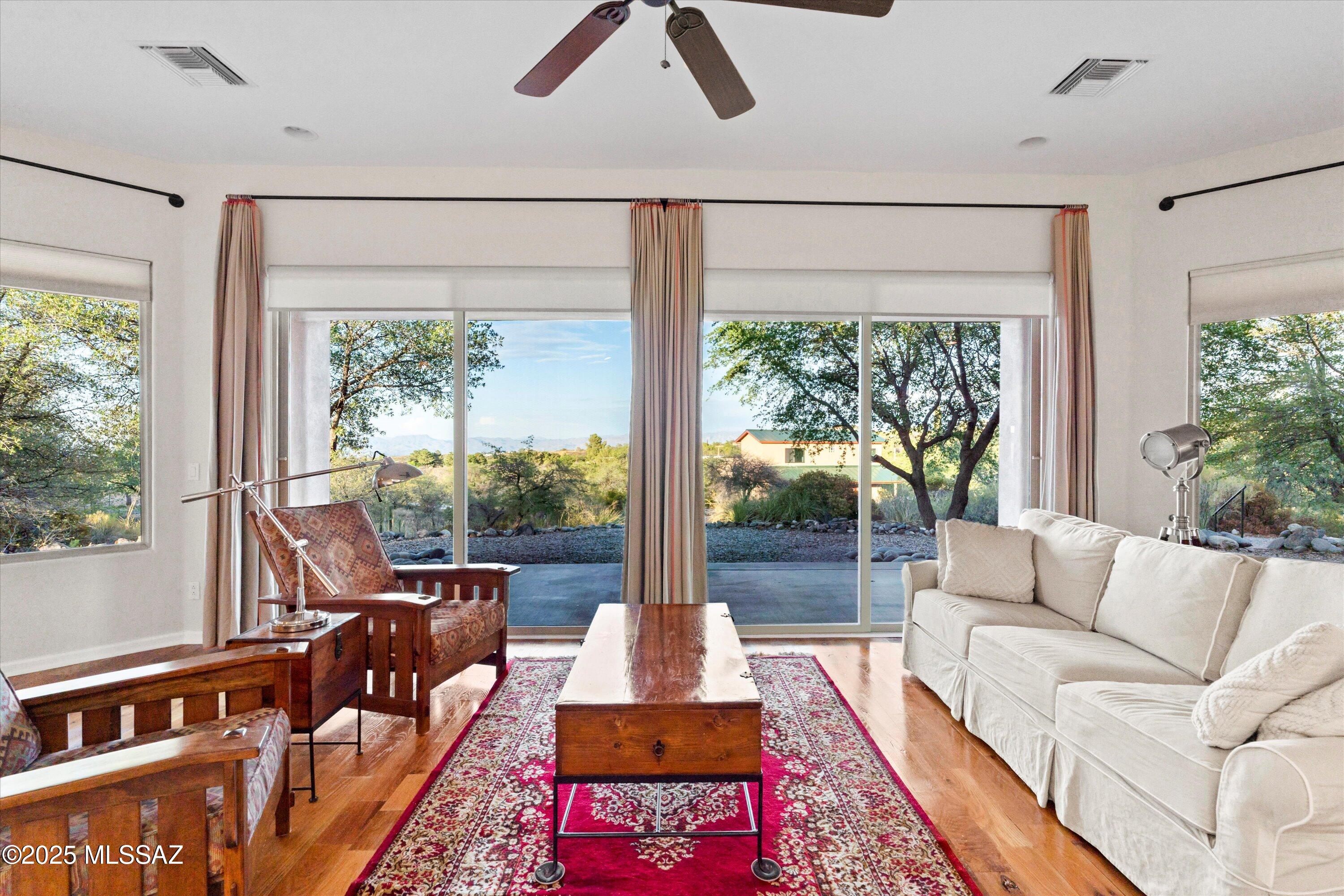 600 N Oak Hills Place