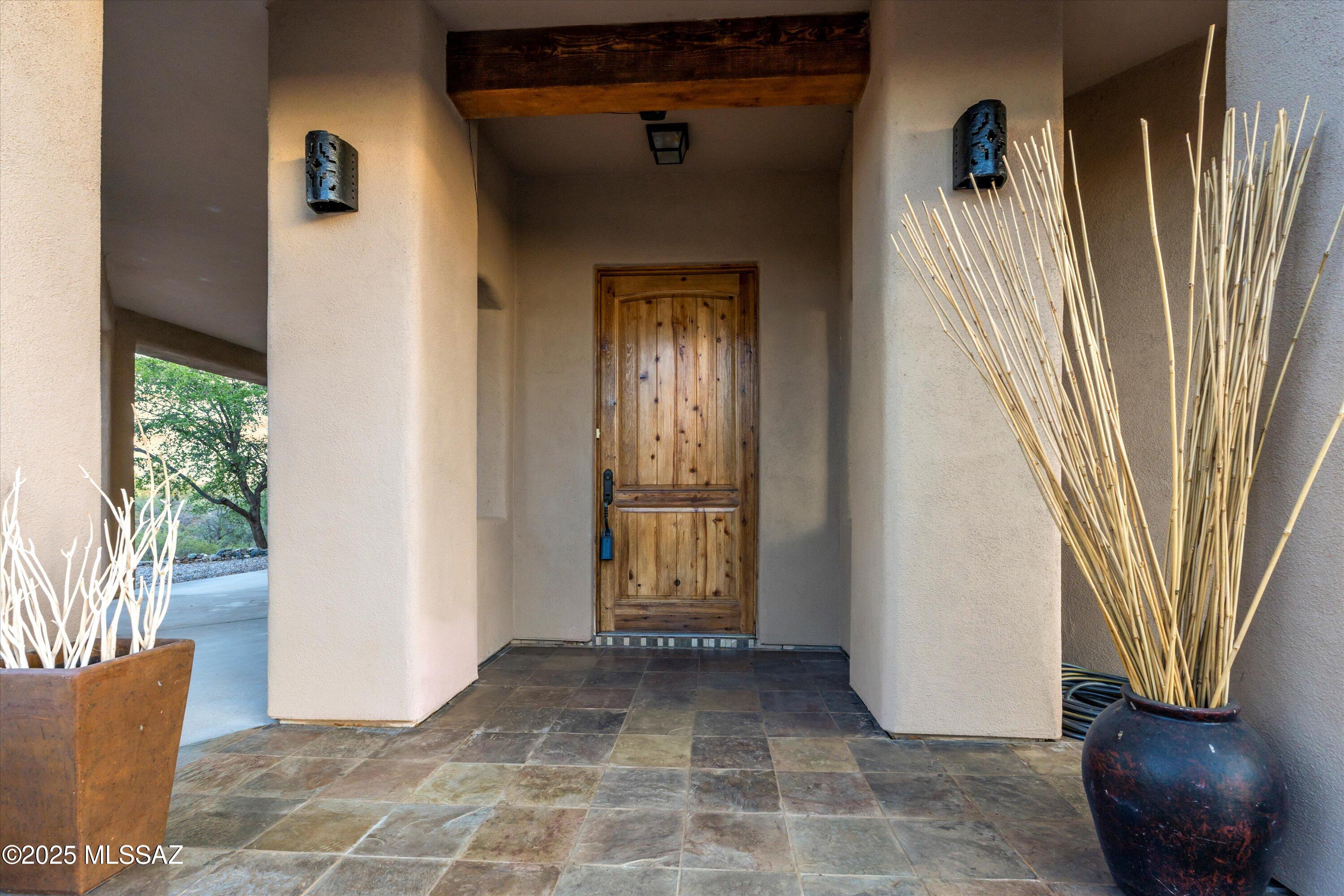 600 N Oak Hills Place