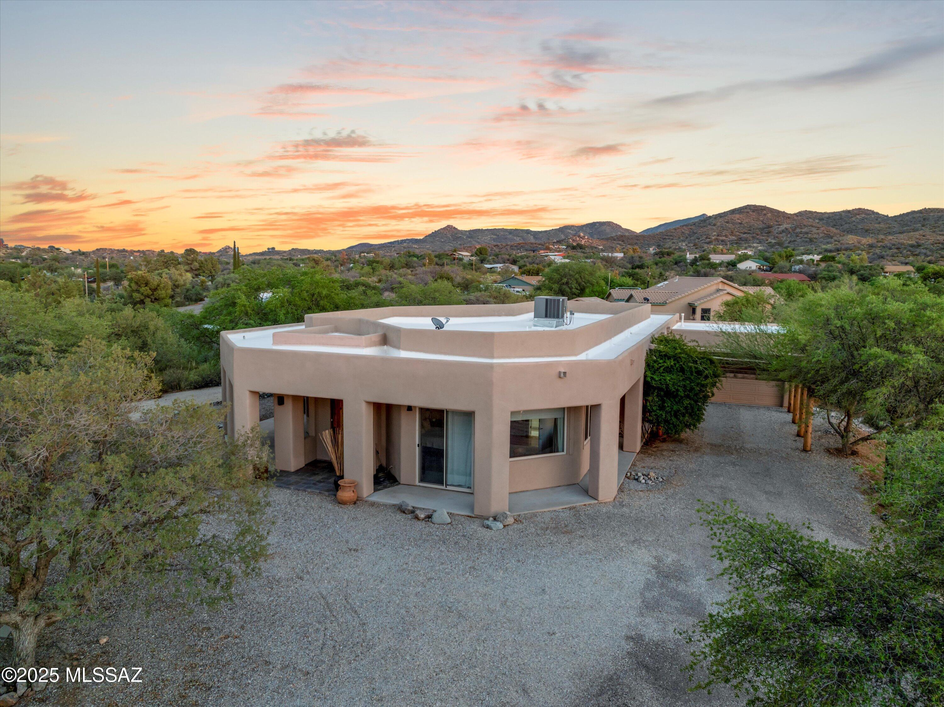 600 N Oak Hills Place