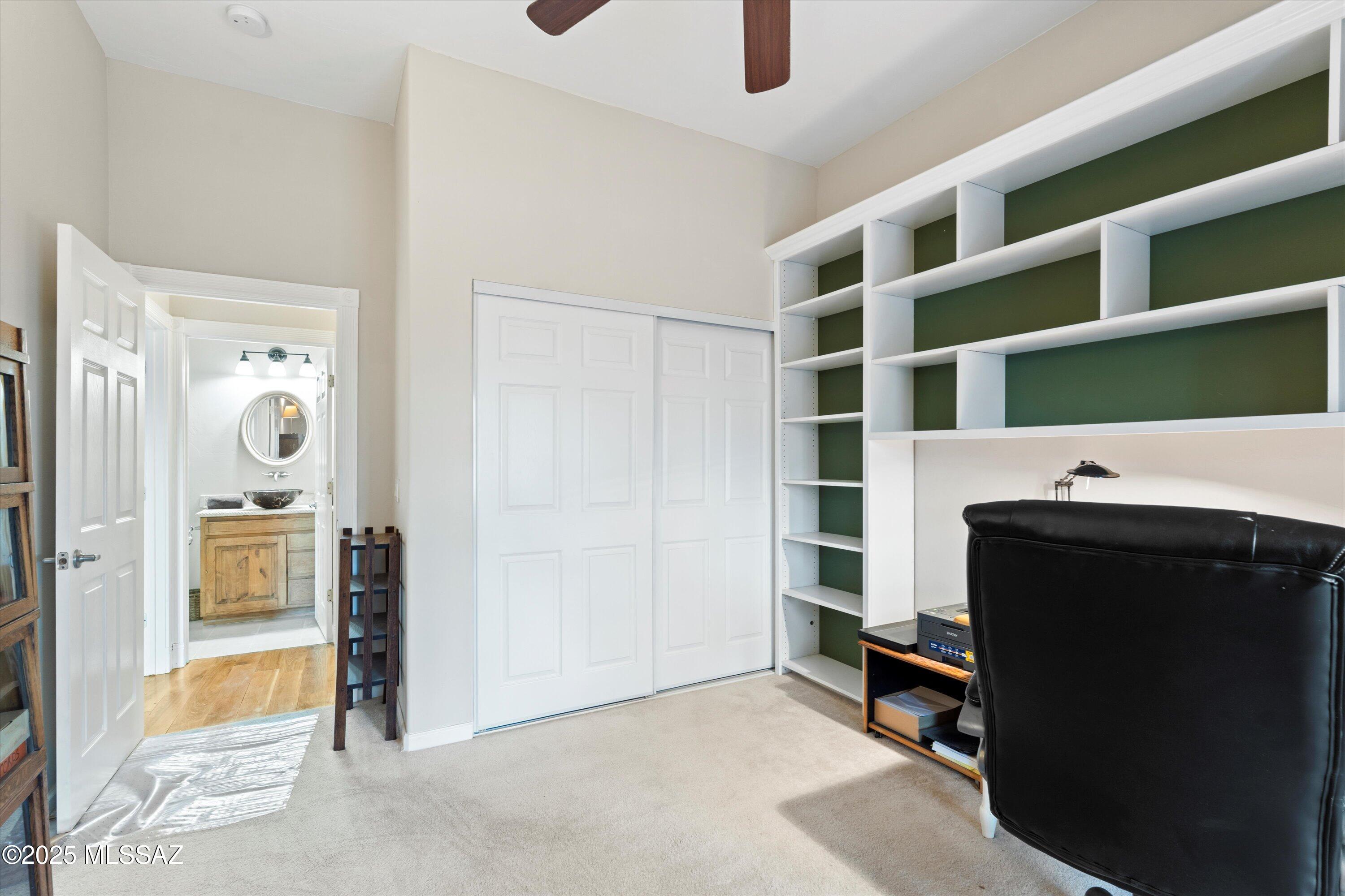 600 N Oak Hills Place