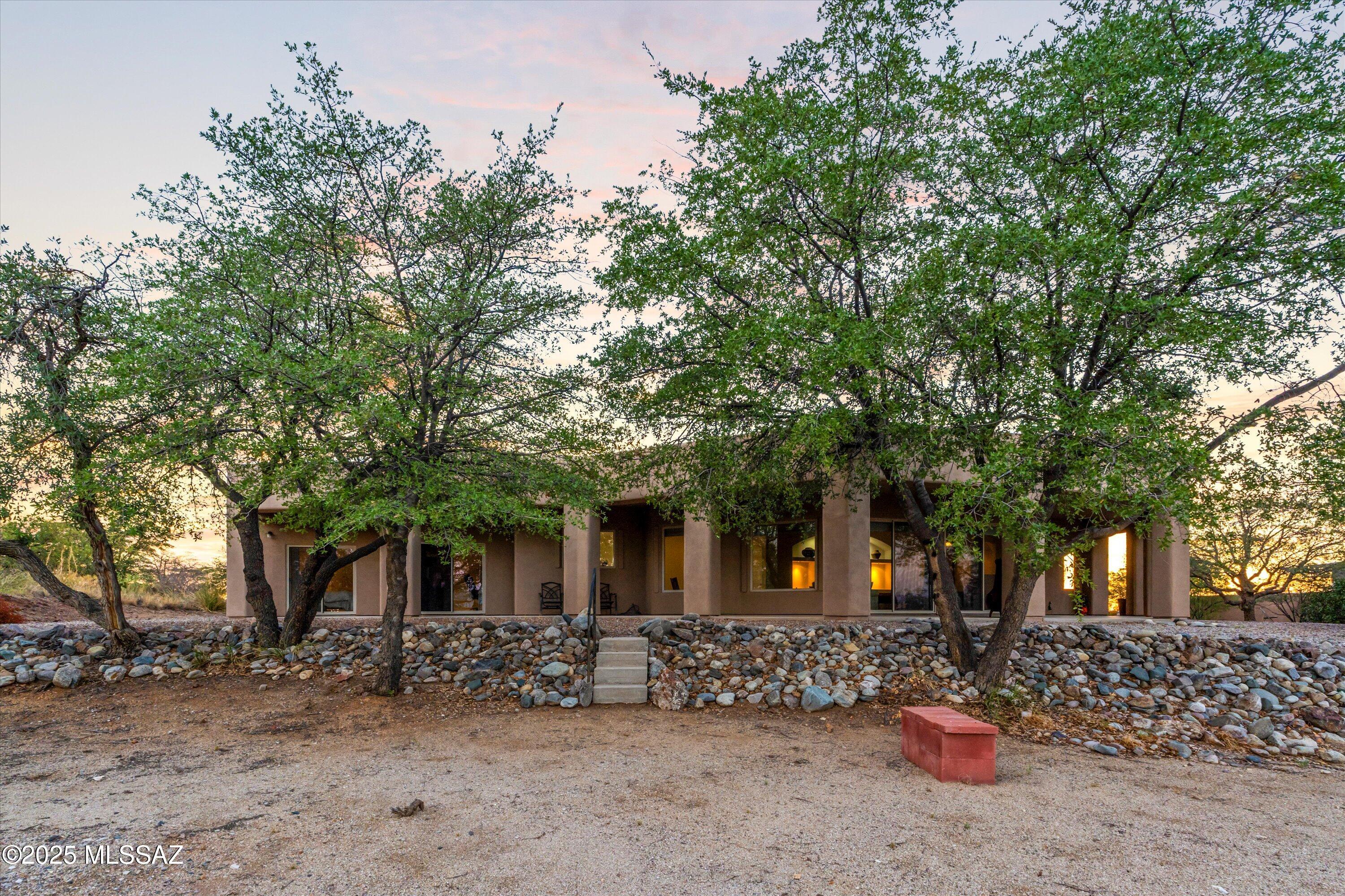 600 N Oak Hills Place