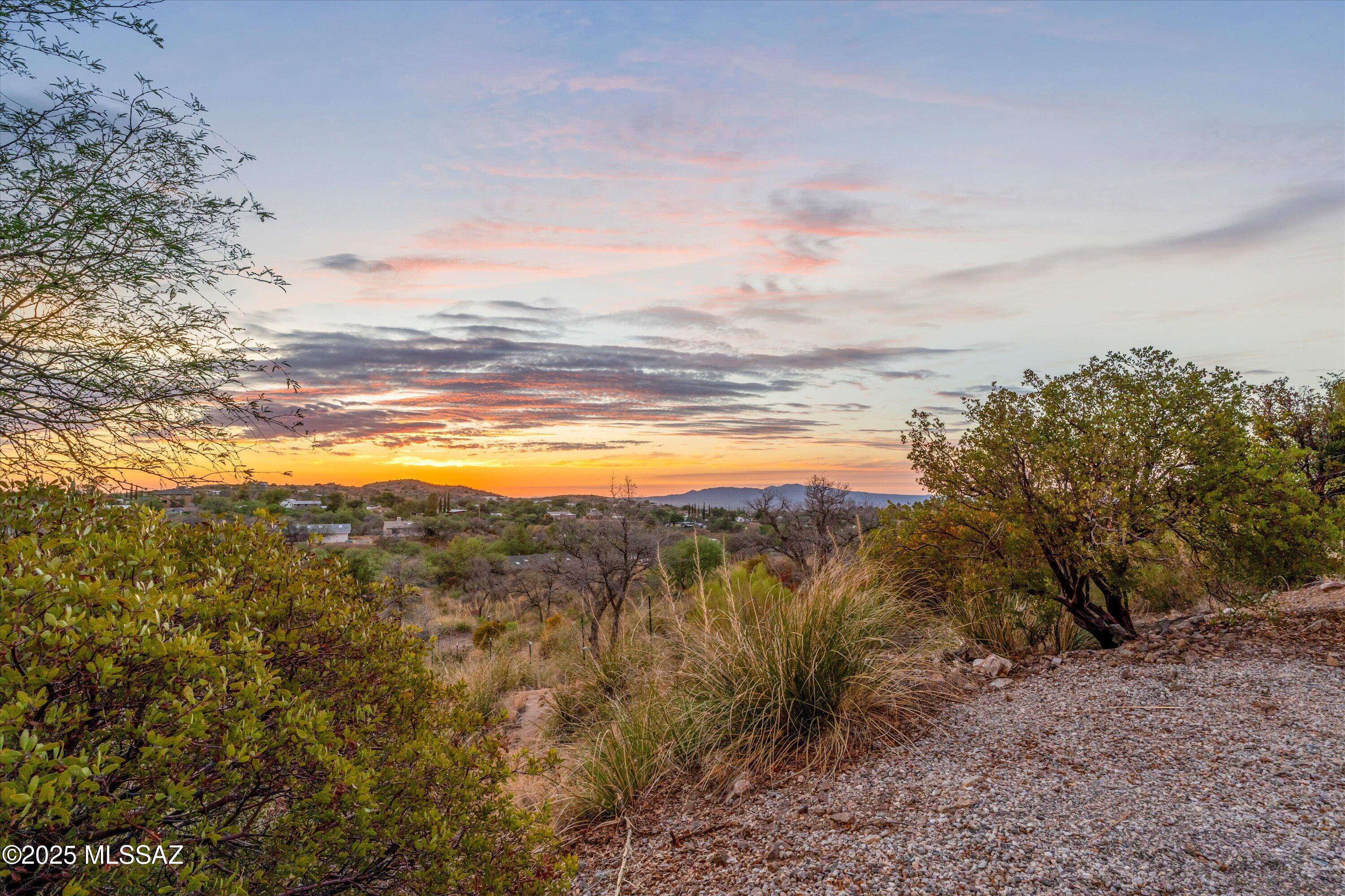 600 N Oak Hills Place