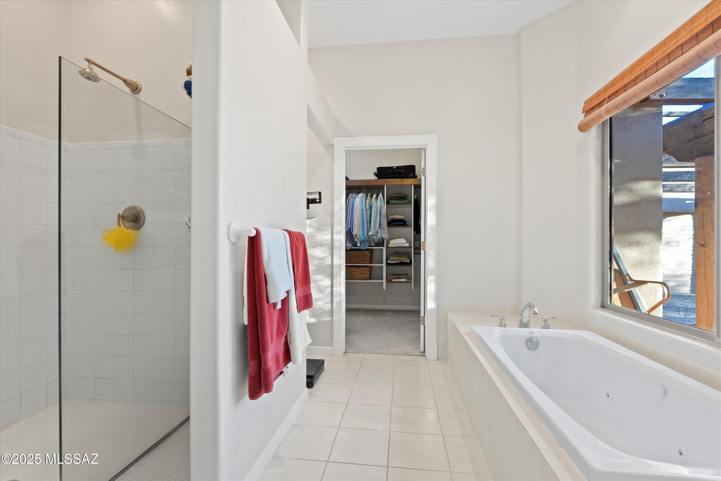 600 N Oak Hills Place