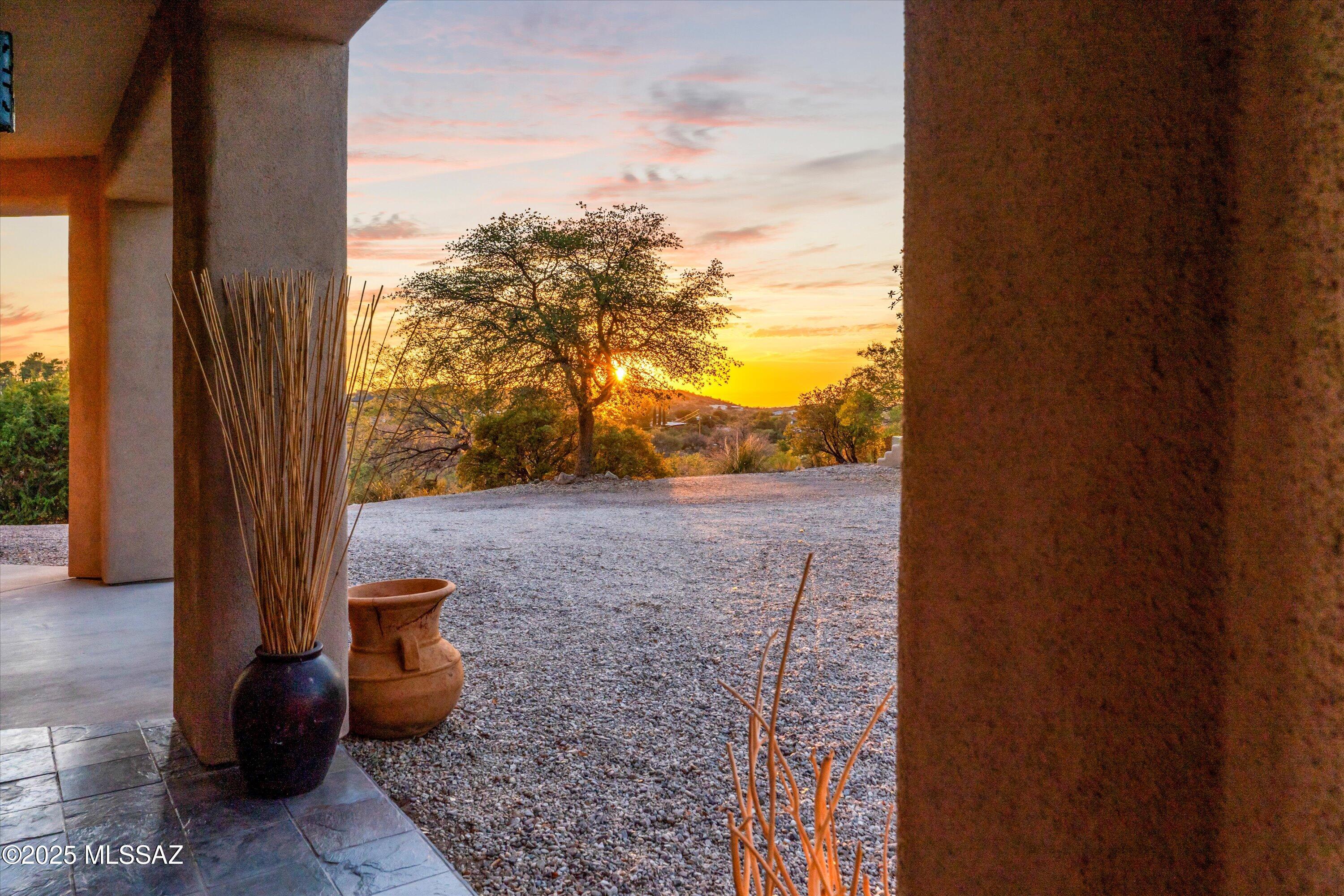 600 N Oak Hills Place