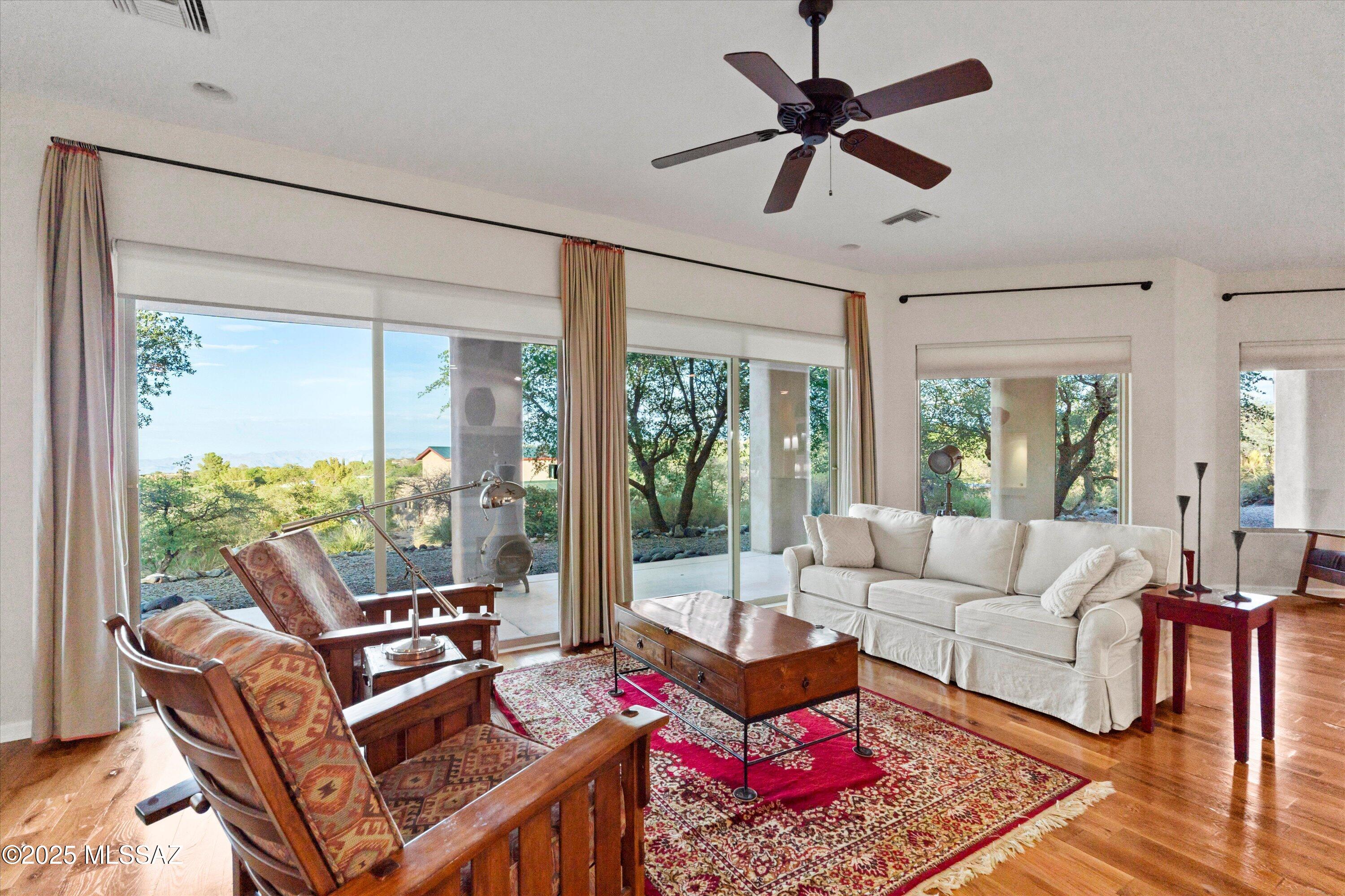 600 N Oak Hills Place