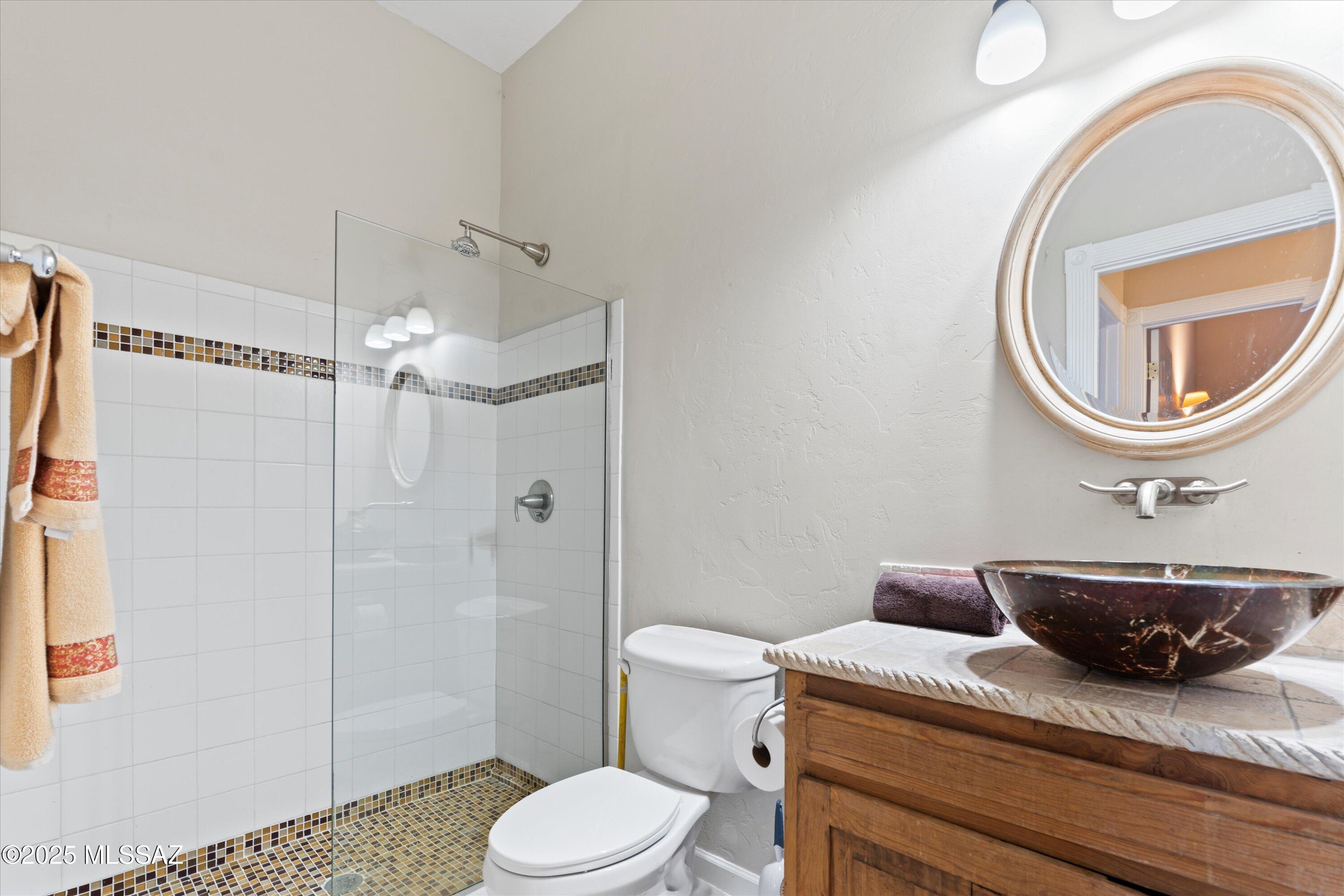 600 N Oak Hills Place