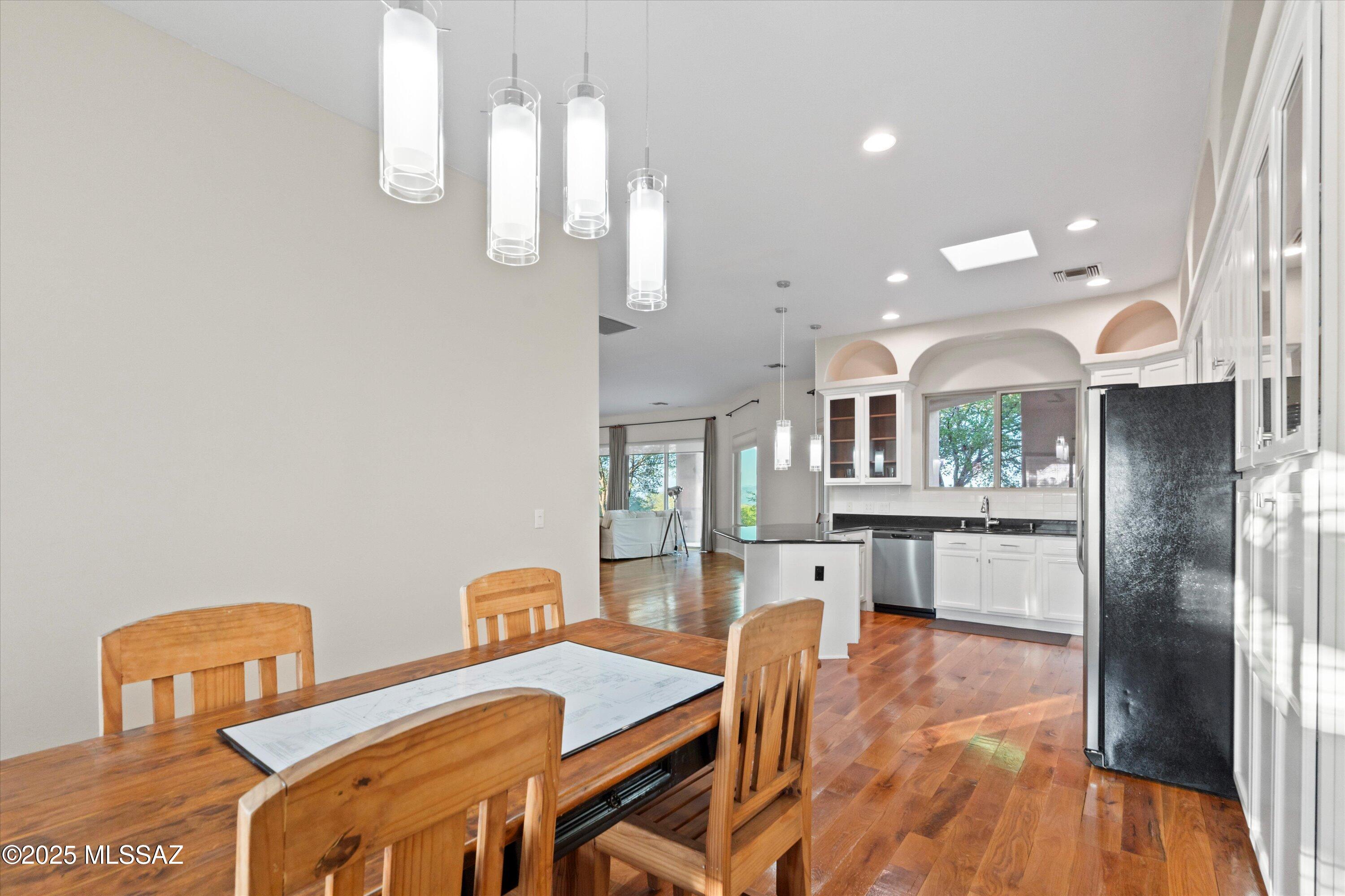 600 N Oak Hills Place