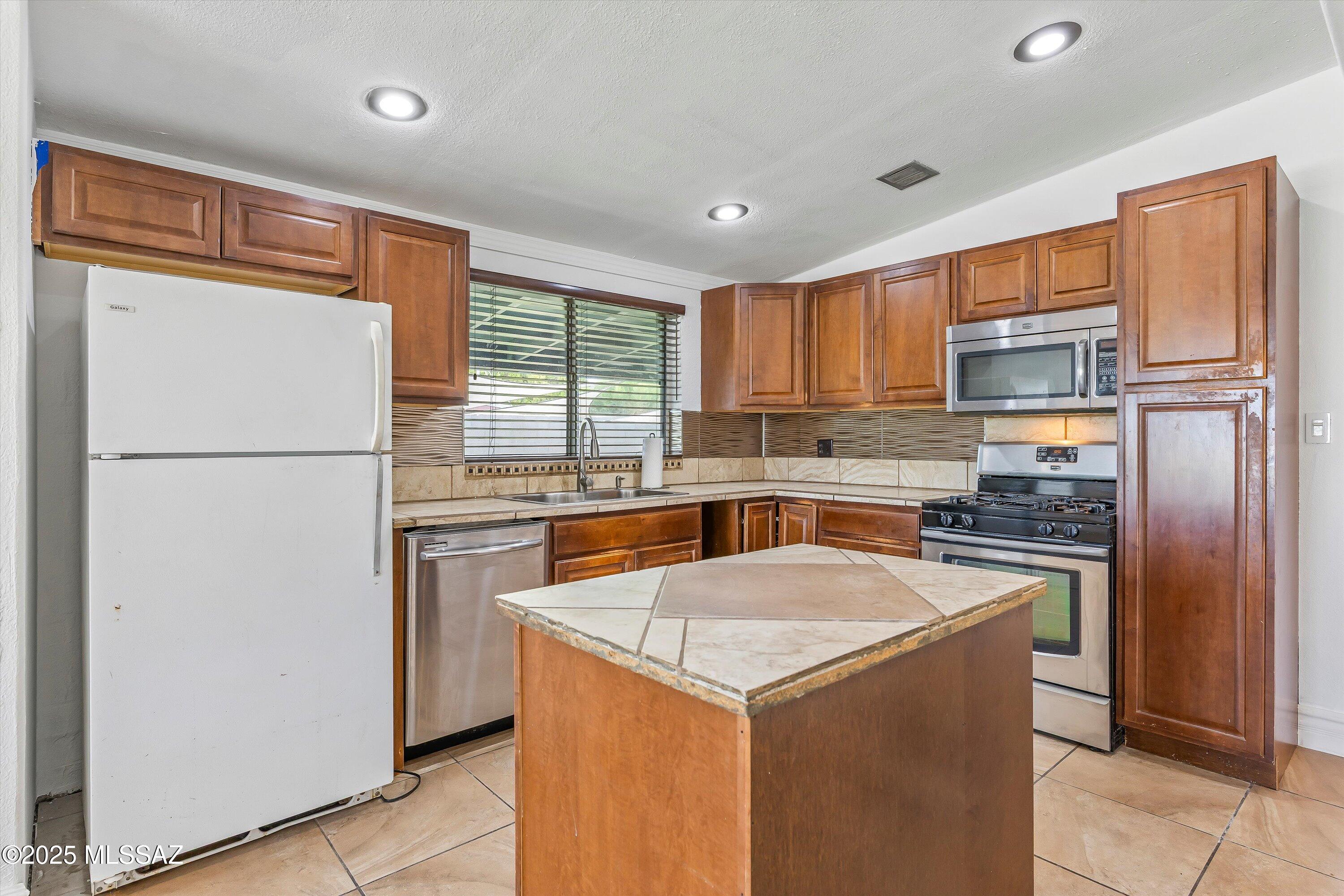 815 W 1st Avenue