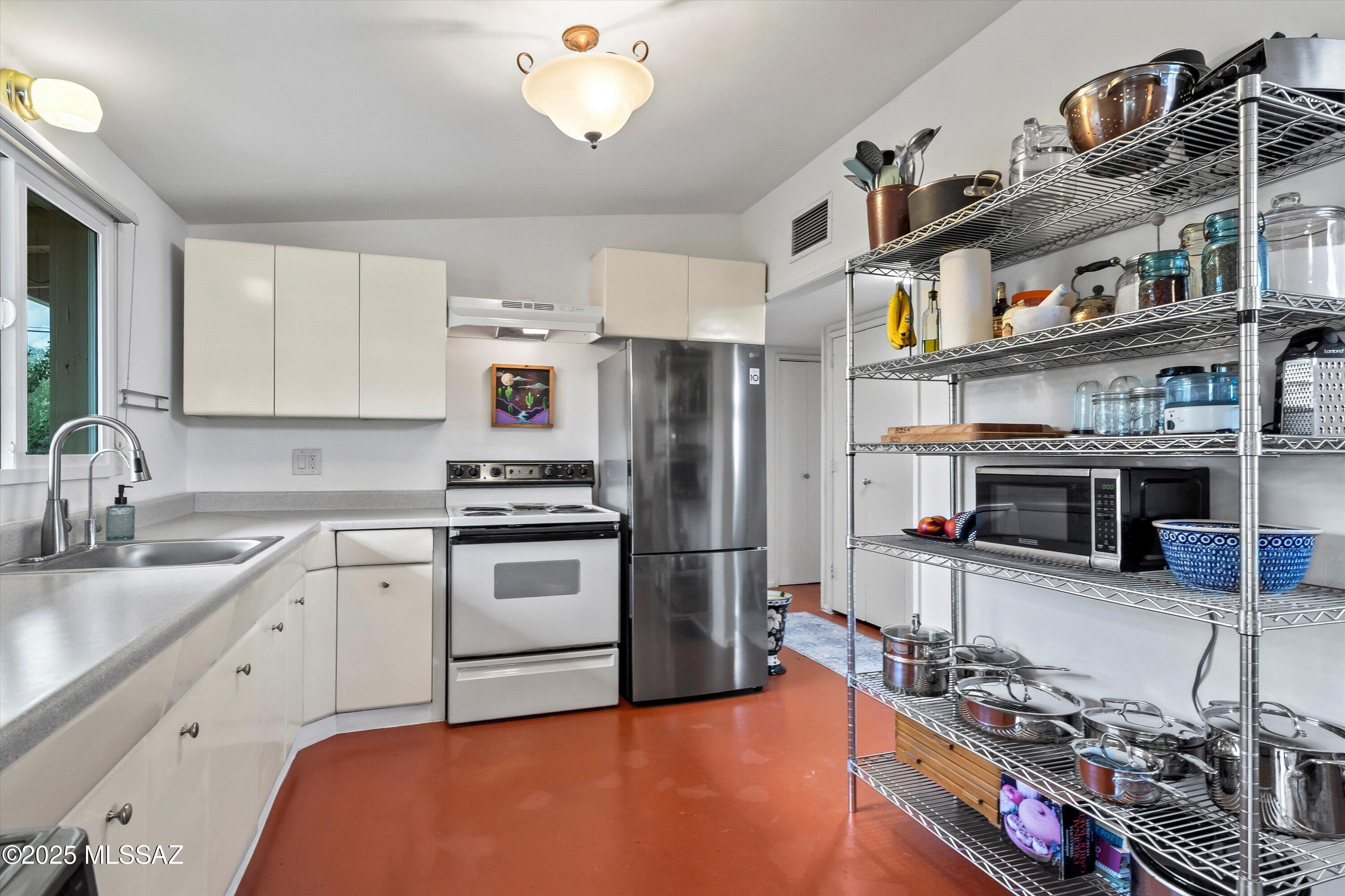 630 W 3rd Avenue
