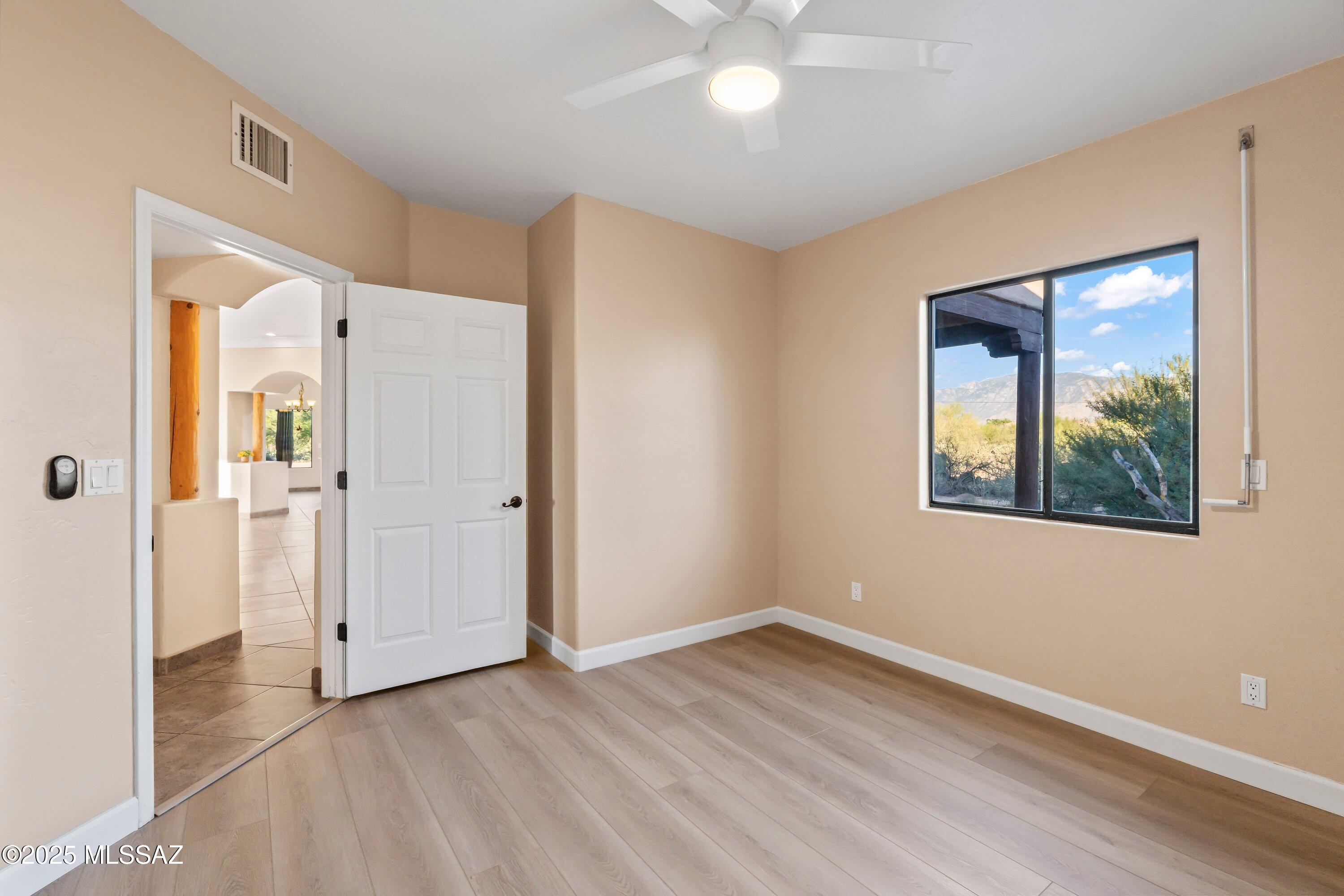 12801 N Kingair Drive