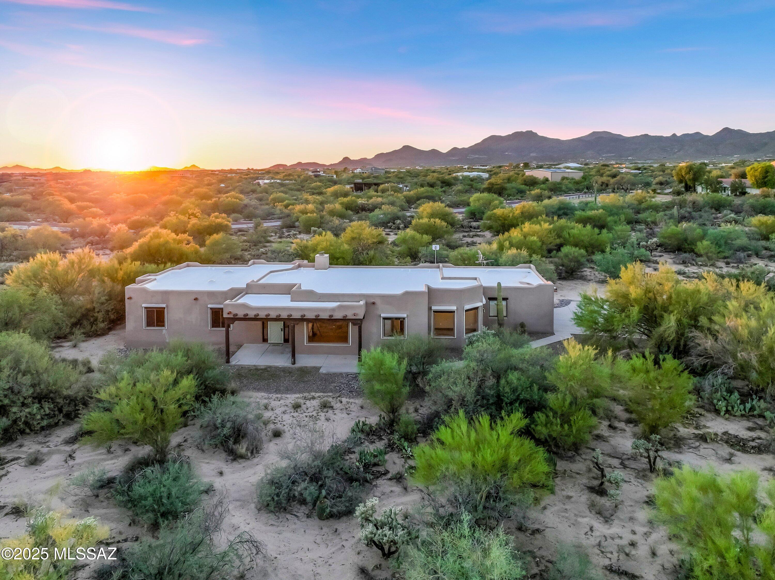 12801 N Kingair Drive