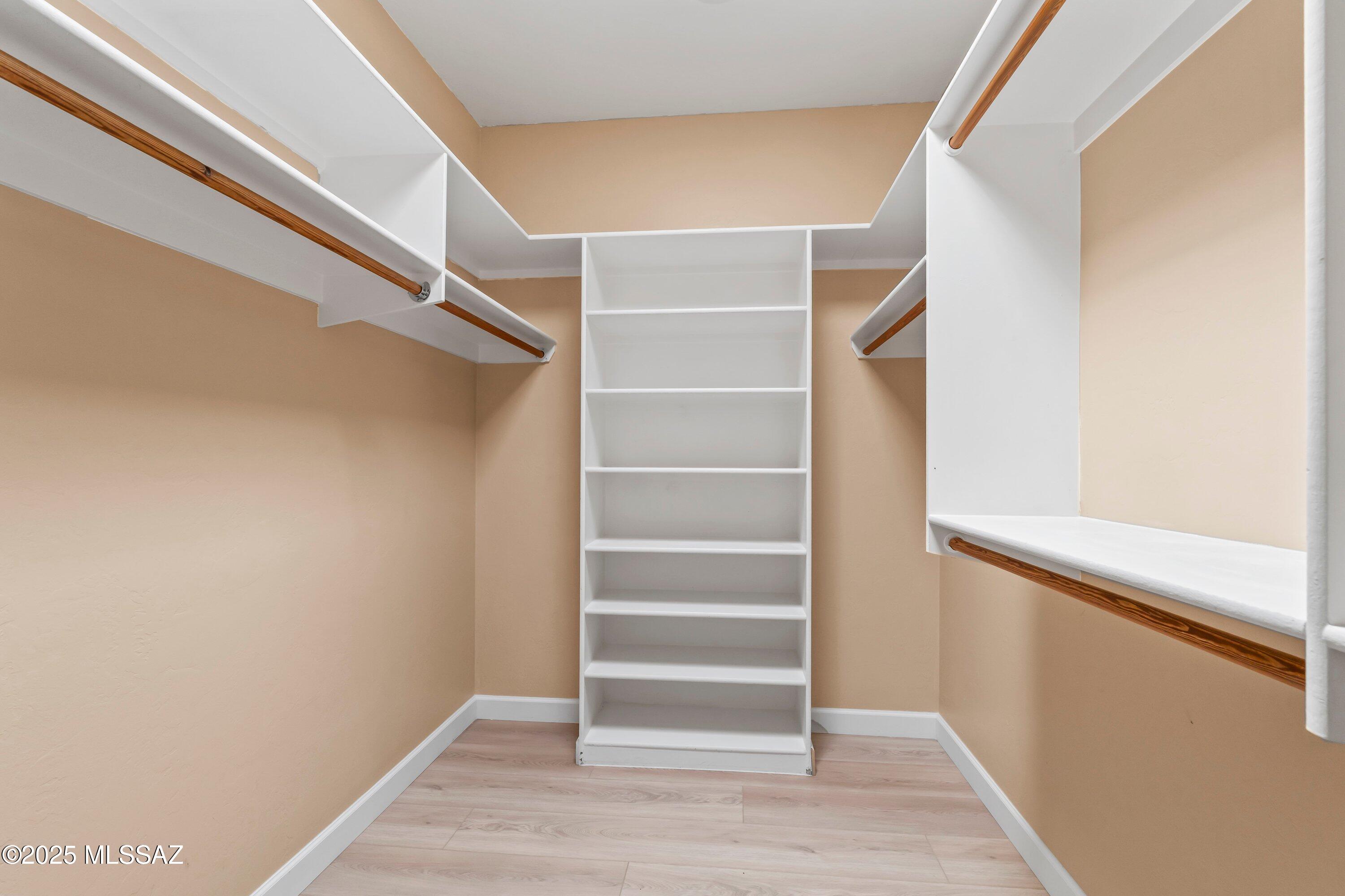 12801 N Kingair Drive