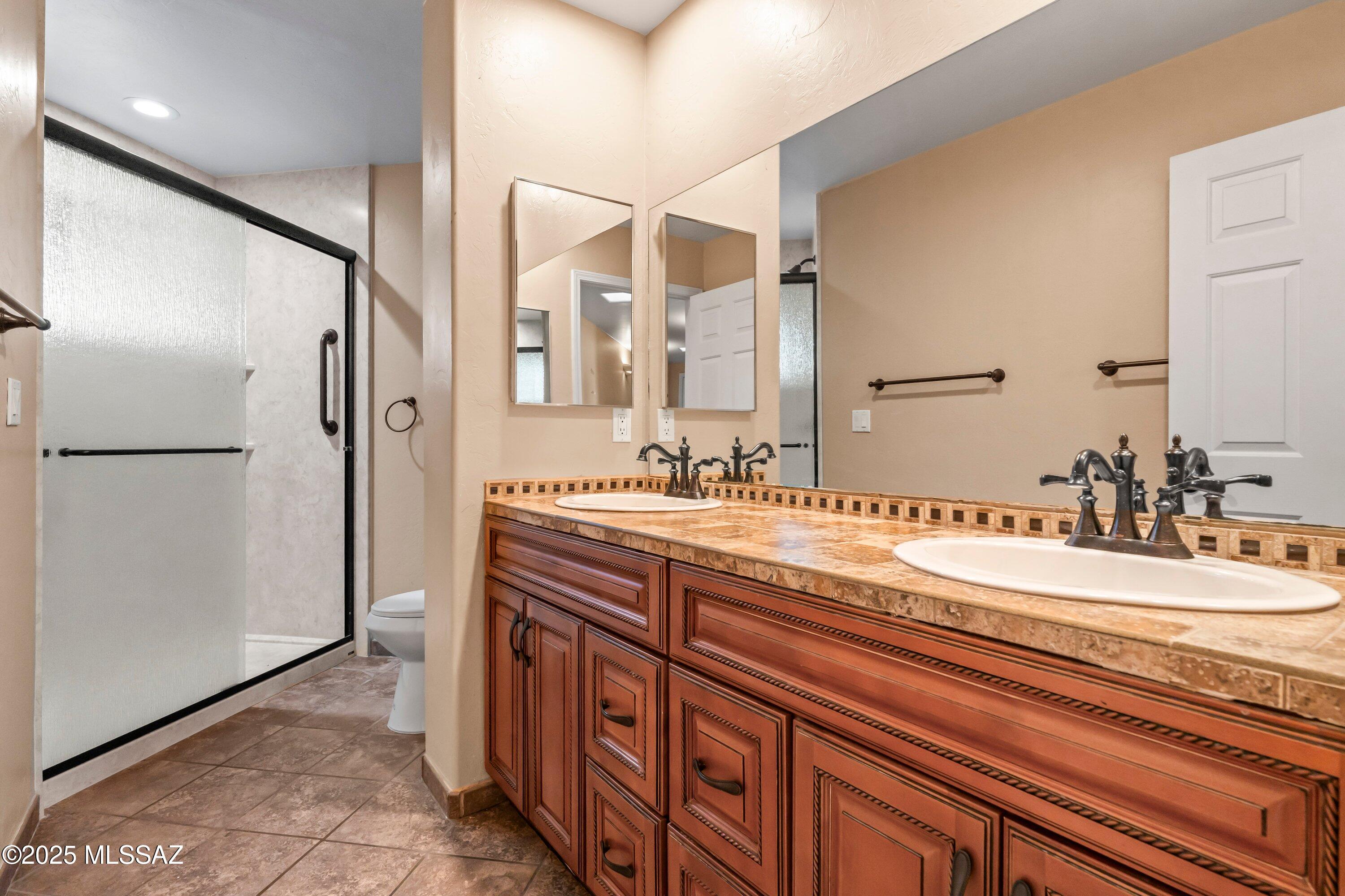 12801 N Kingair Drive