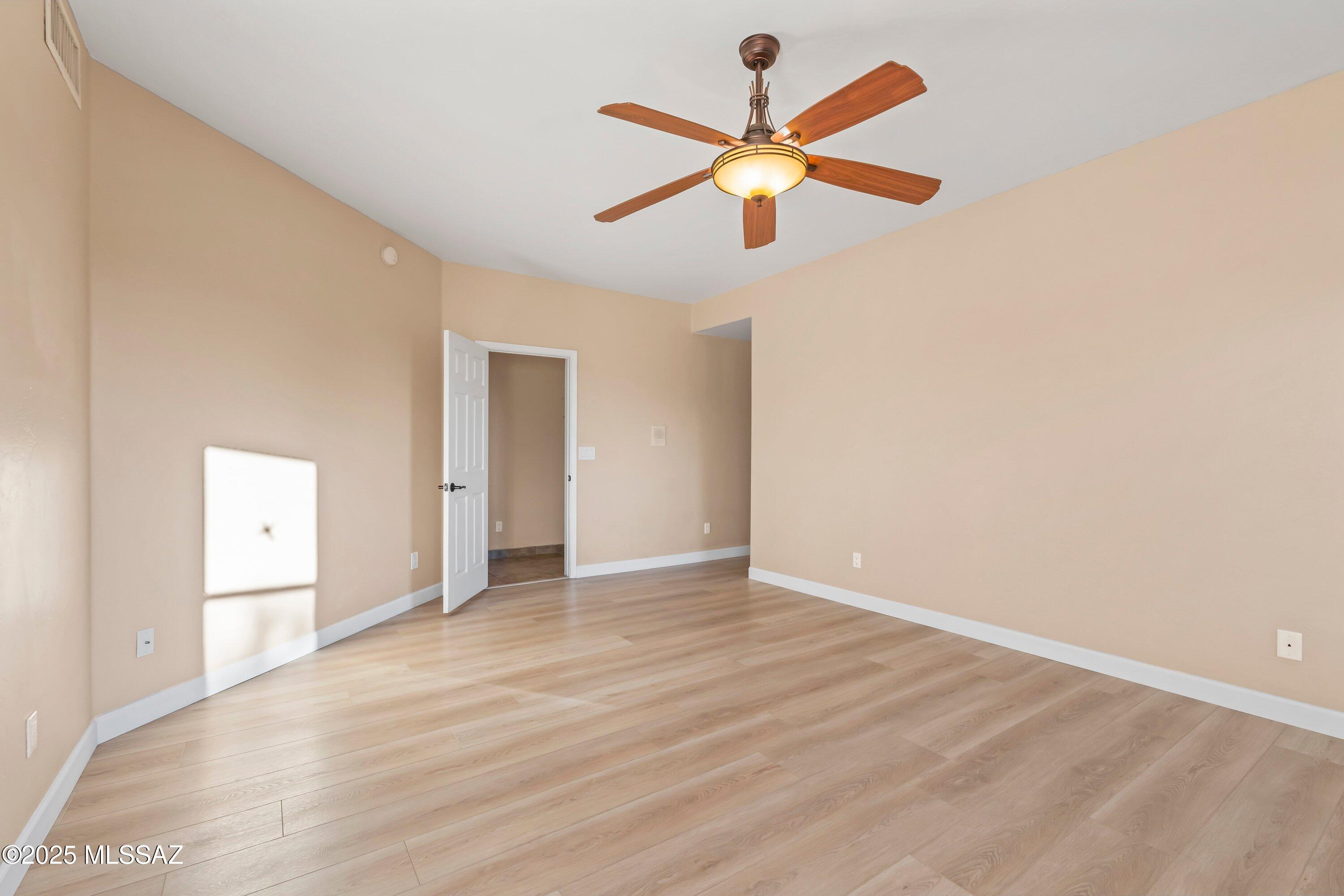 12801 N Kingair Drive