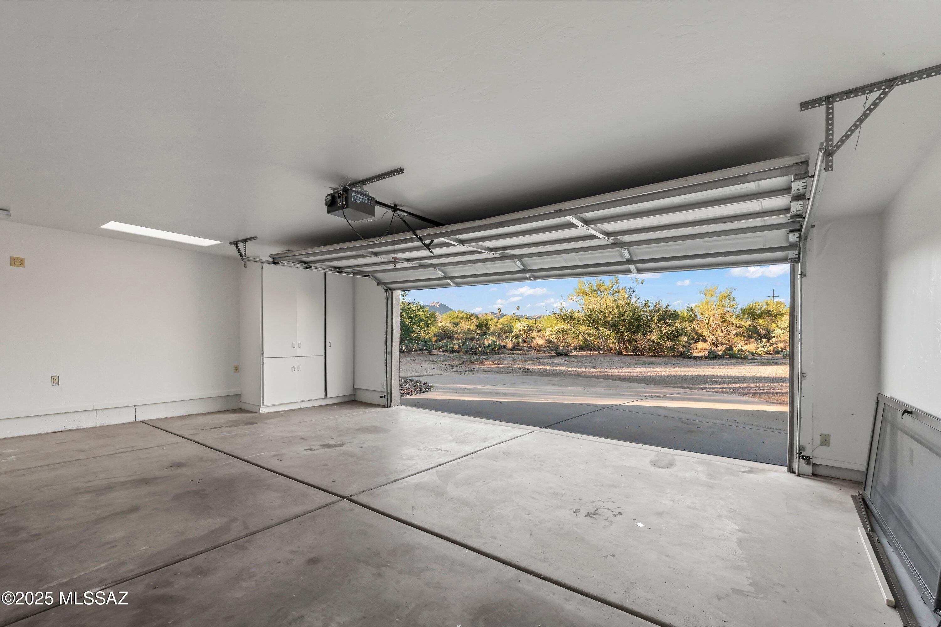 12801 N Kingair Drive