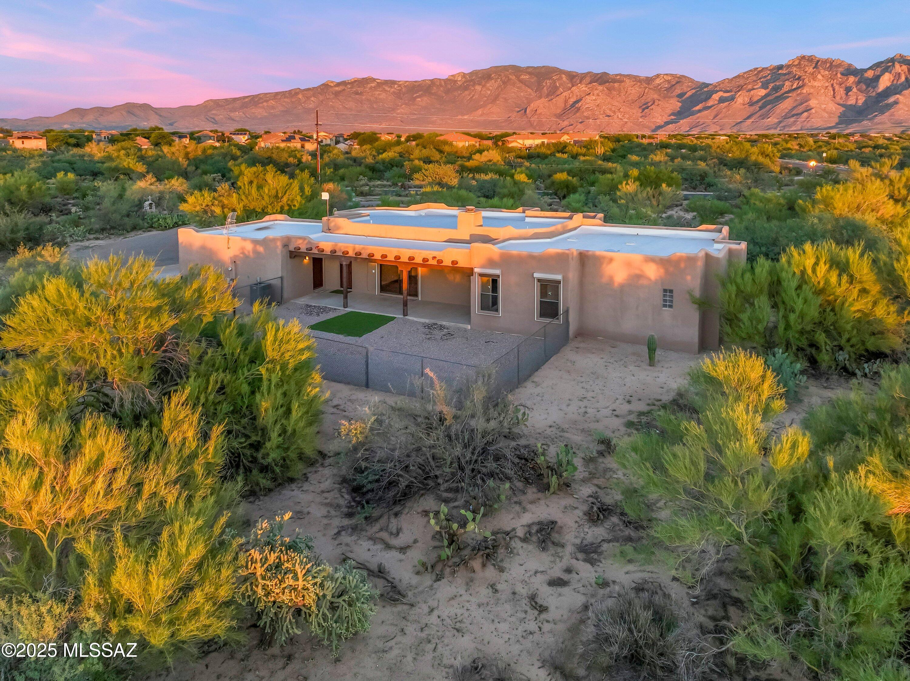 12801 N Kingair Drive