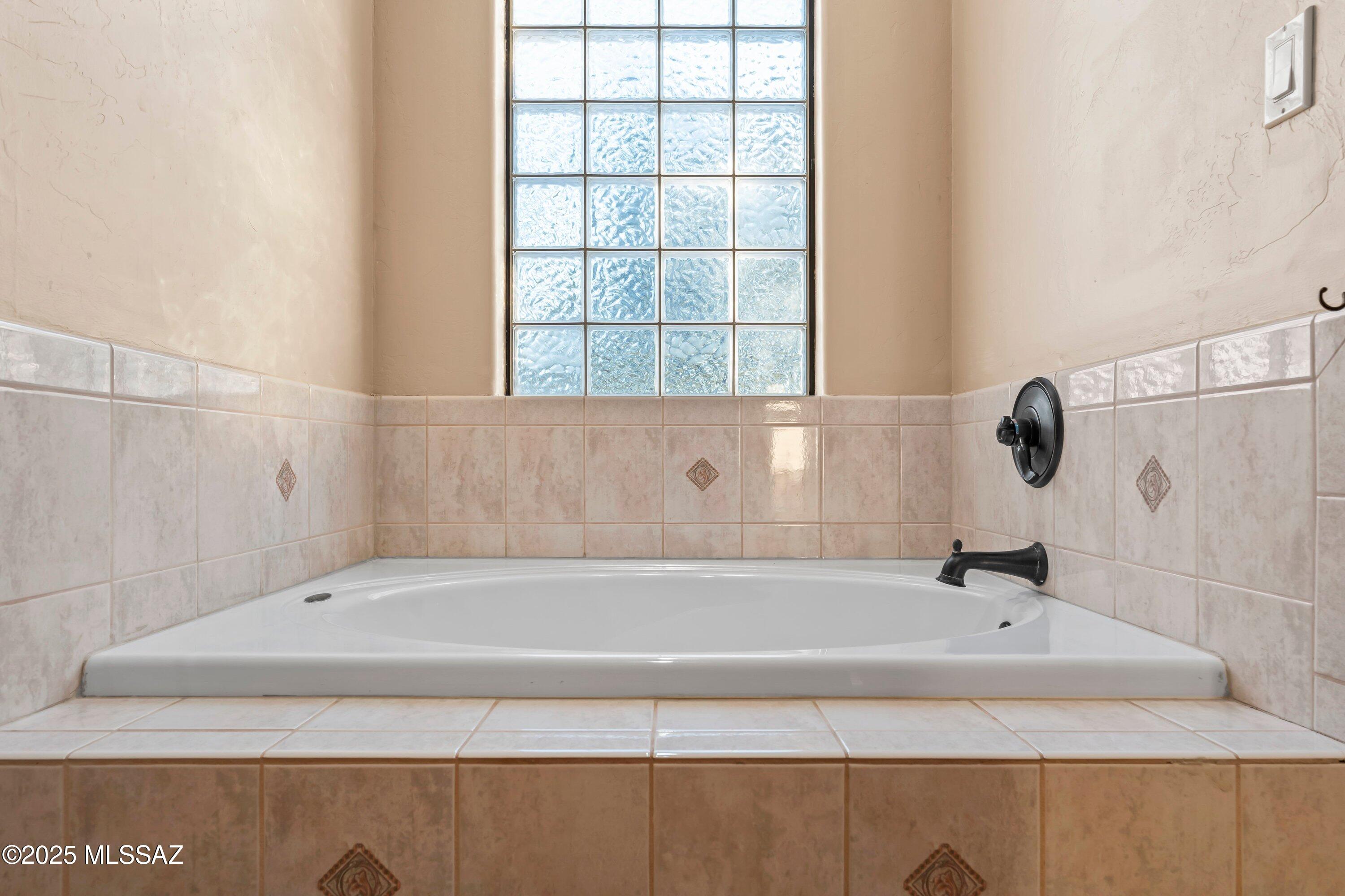 12801 N Kingair Drive